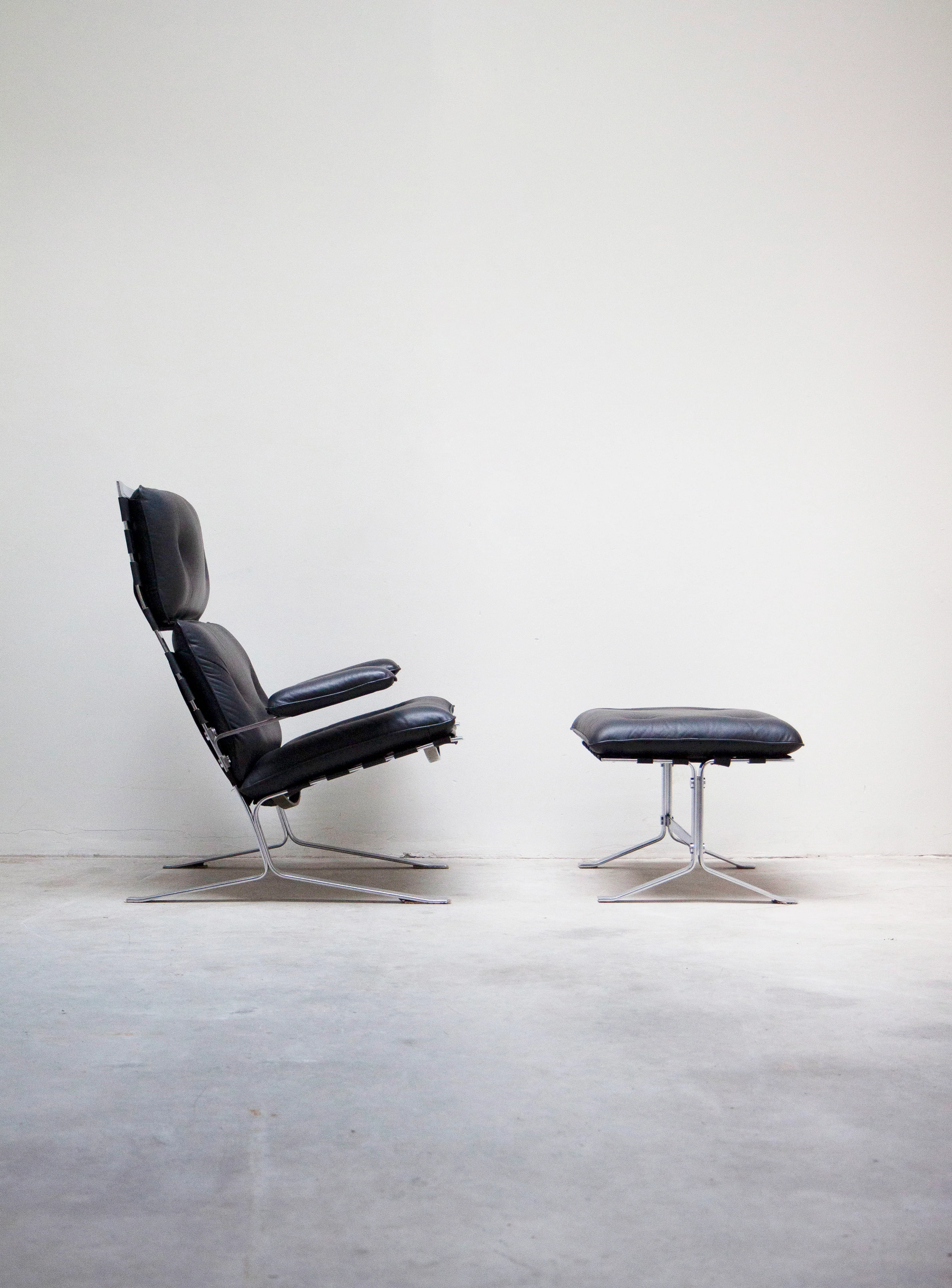 Airborne High Joker Lounge Chair & Ottoman by Olivier Mourgue - Image 11