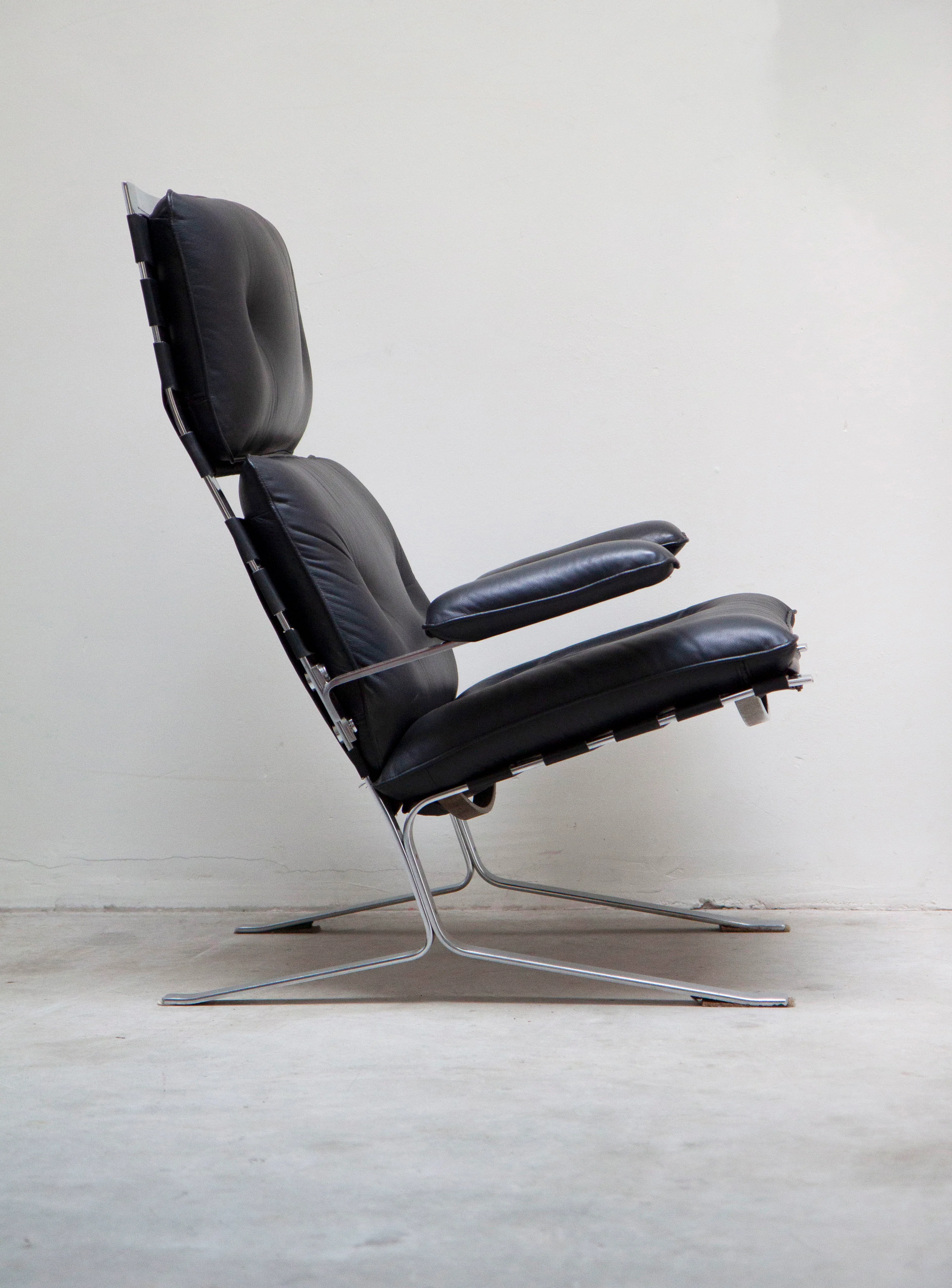 Airborne High Joker Lounge Chair & Ottoman by Olivier Mourgue - Image 12