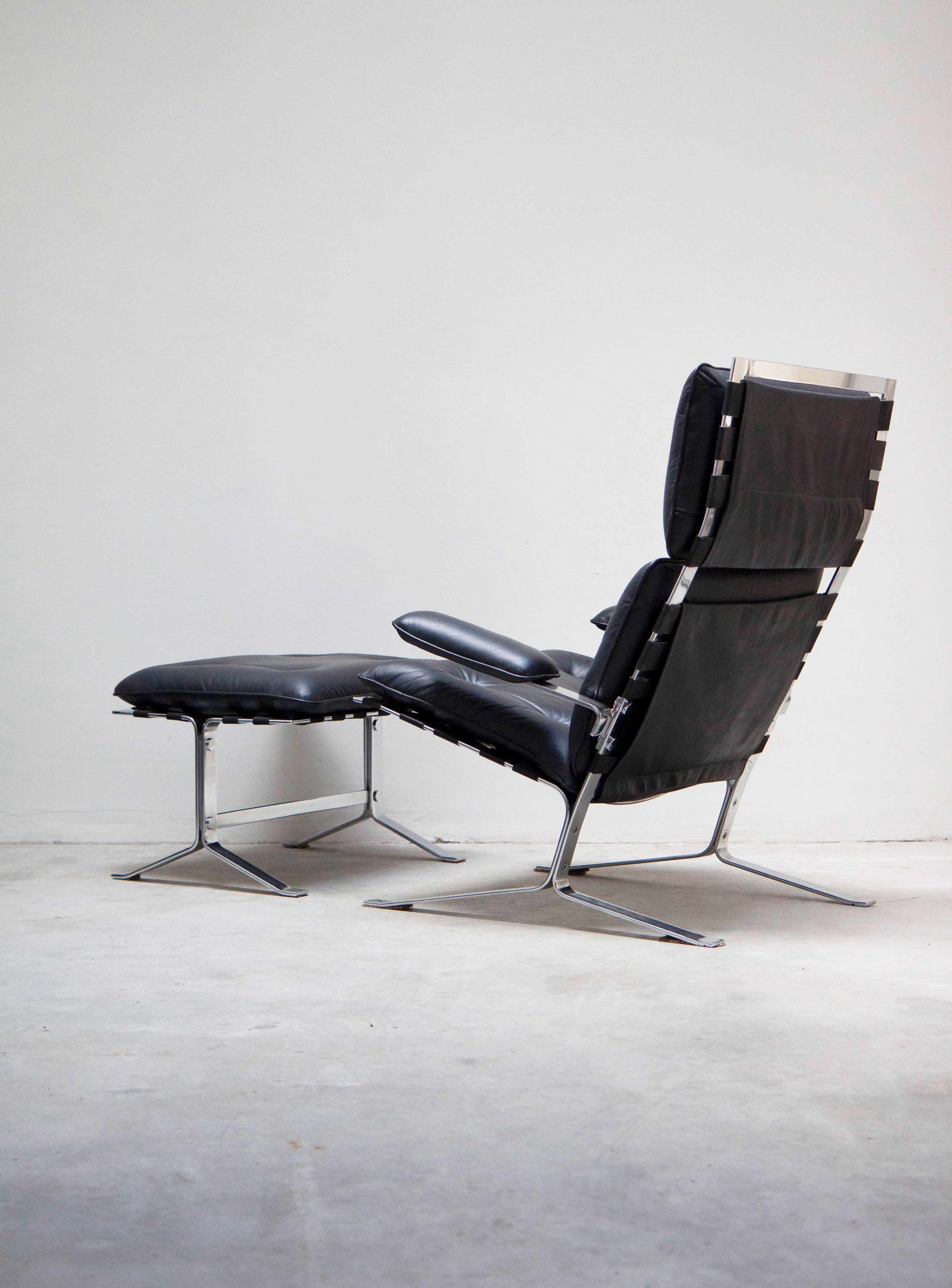 Airborne High Joker Lounge Chair & Ottoman by Olivier Mourgue - Image 13