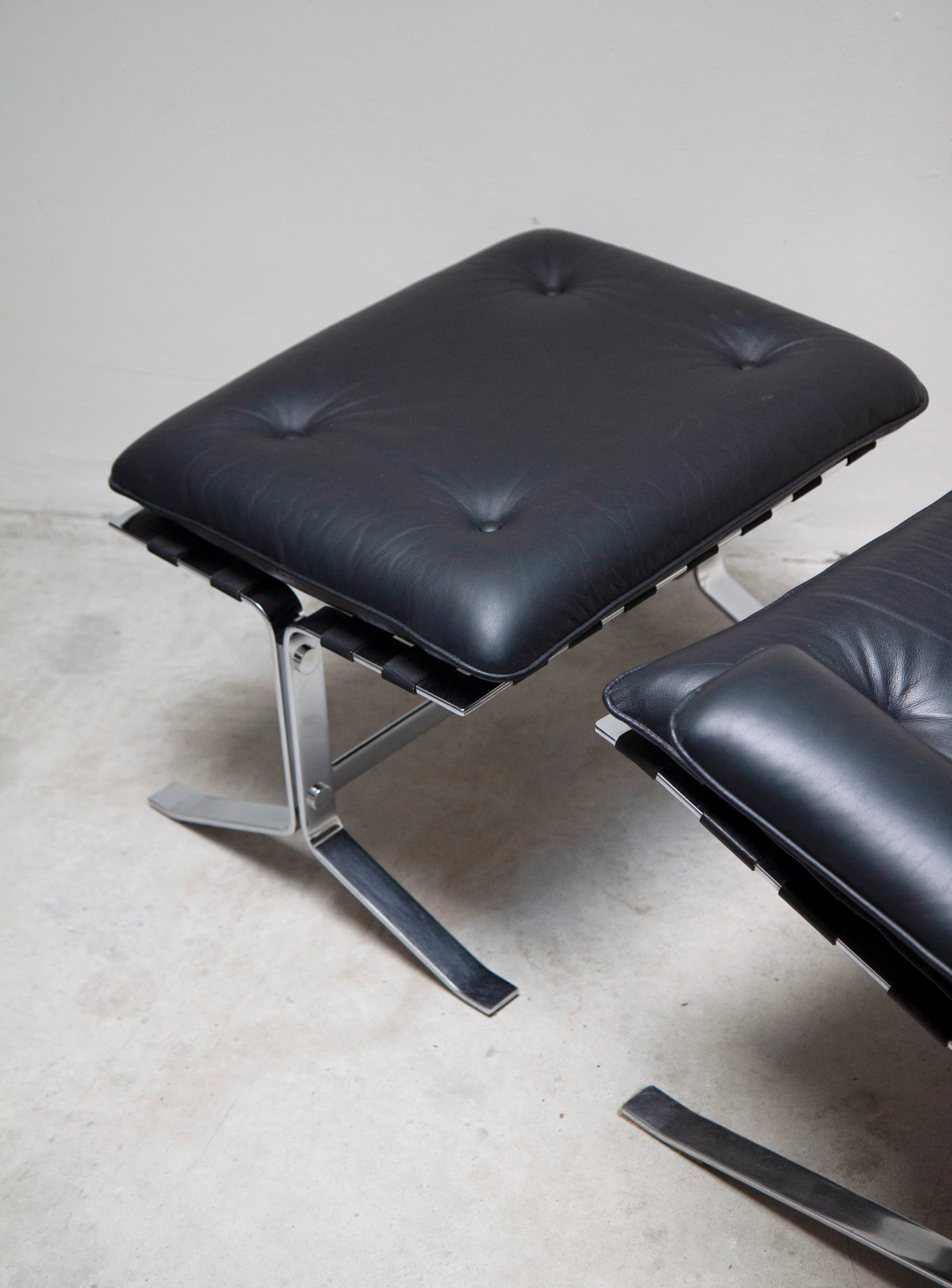 Airborne High Joker Lounge Chair & Ottoman by Olivier Mourgue - Image 14