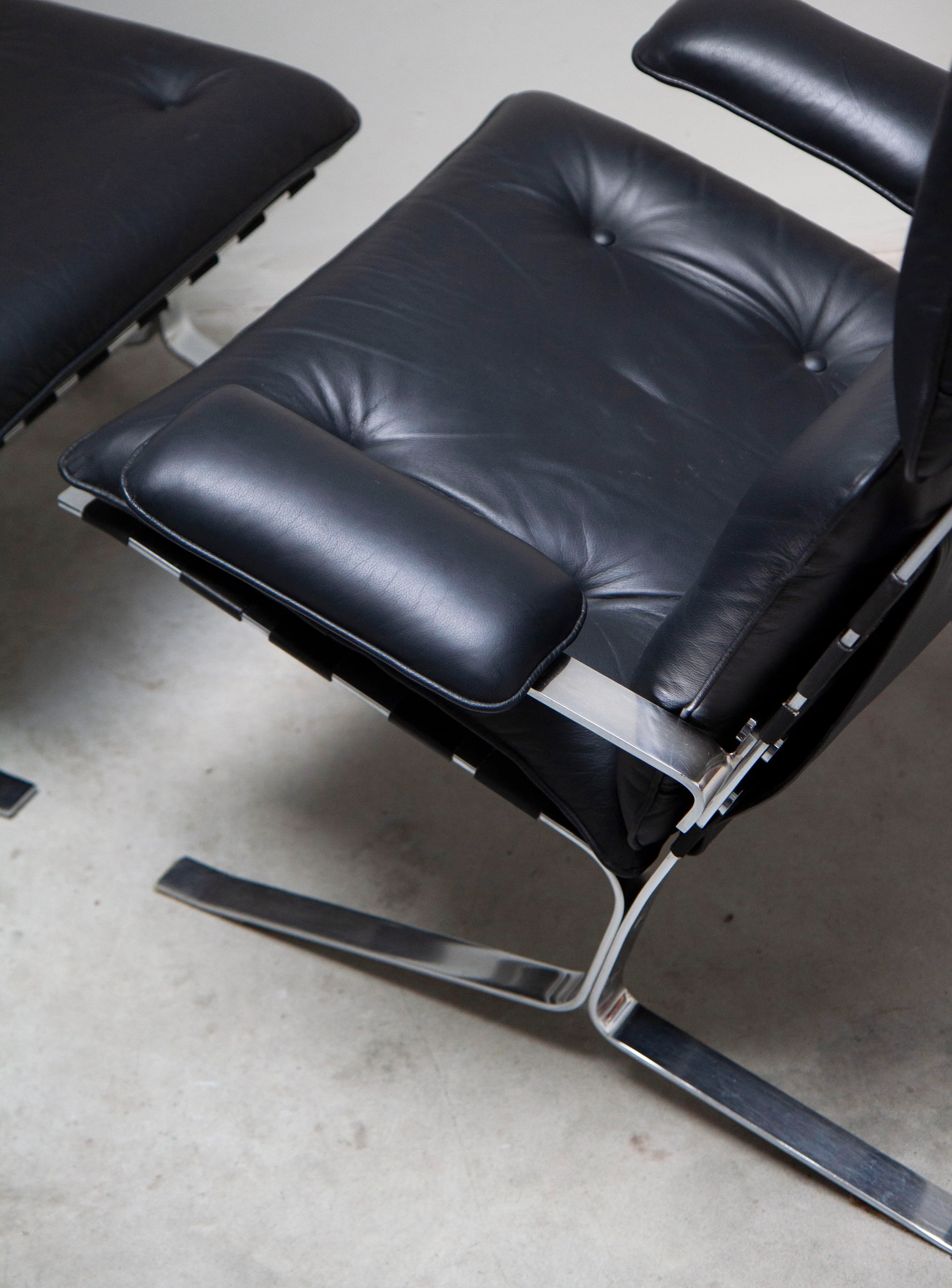 Airborne High Joker Lounge Chair & Ottoman by Olivier Mourgue - Image 15