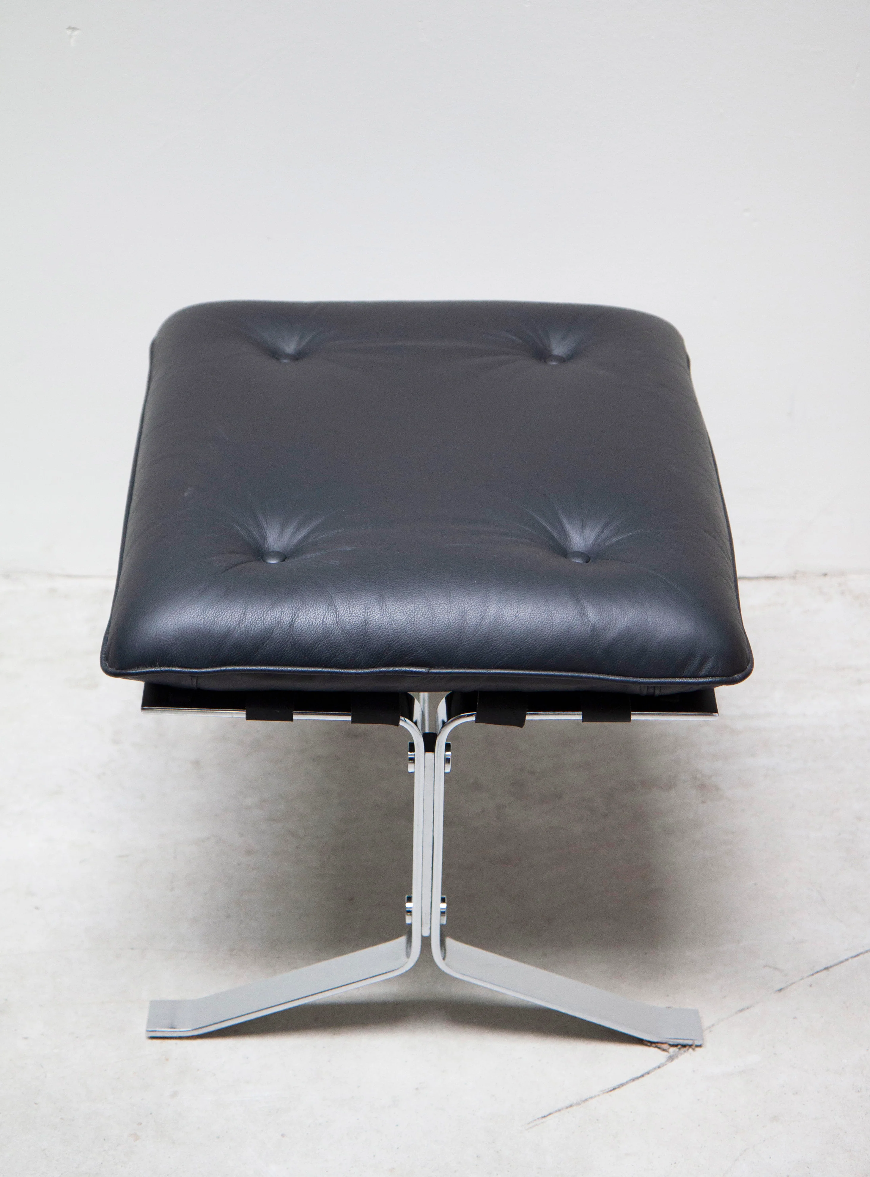 Airborne High Joker Lounge Chair & Ottoman by Olivier Mourgue - Image 17
