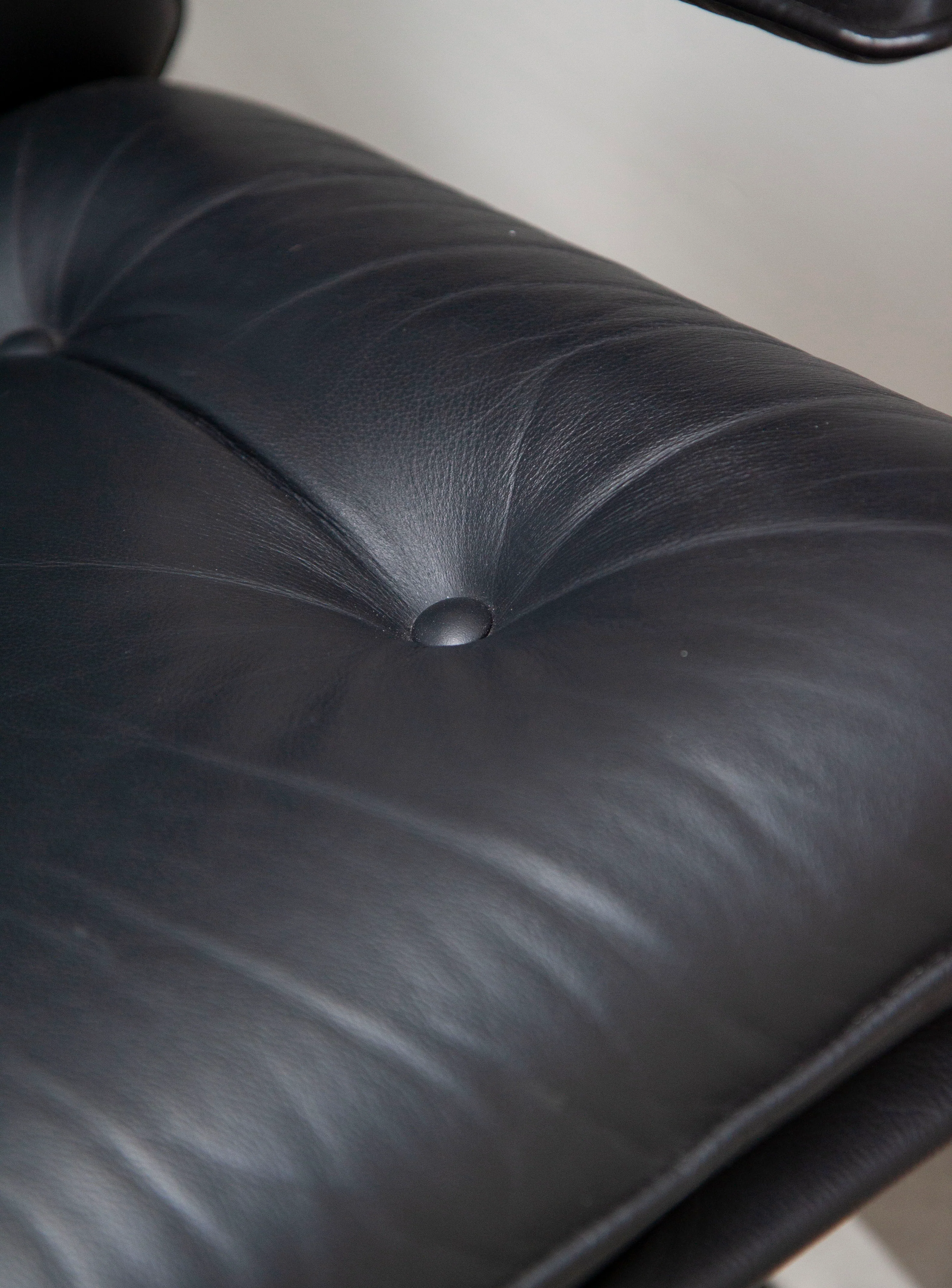 Airborne High Joker Lounge Chair & Ottoman by Olivier Mourgue - Image 22