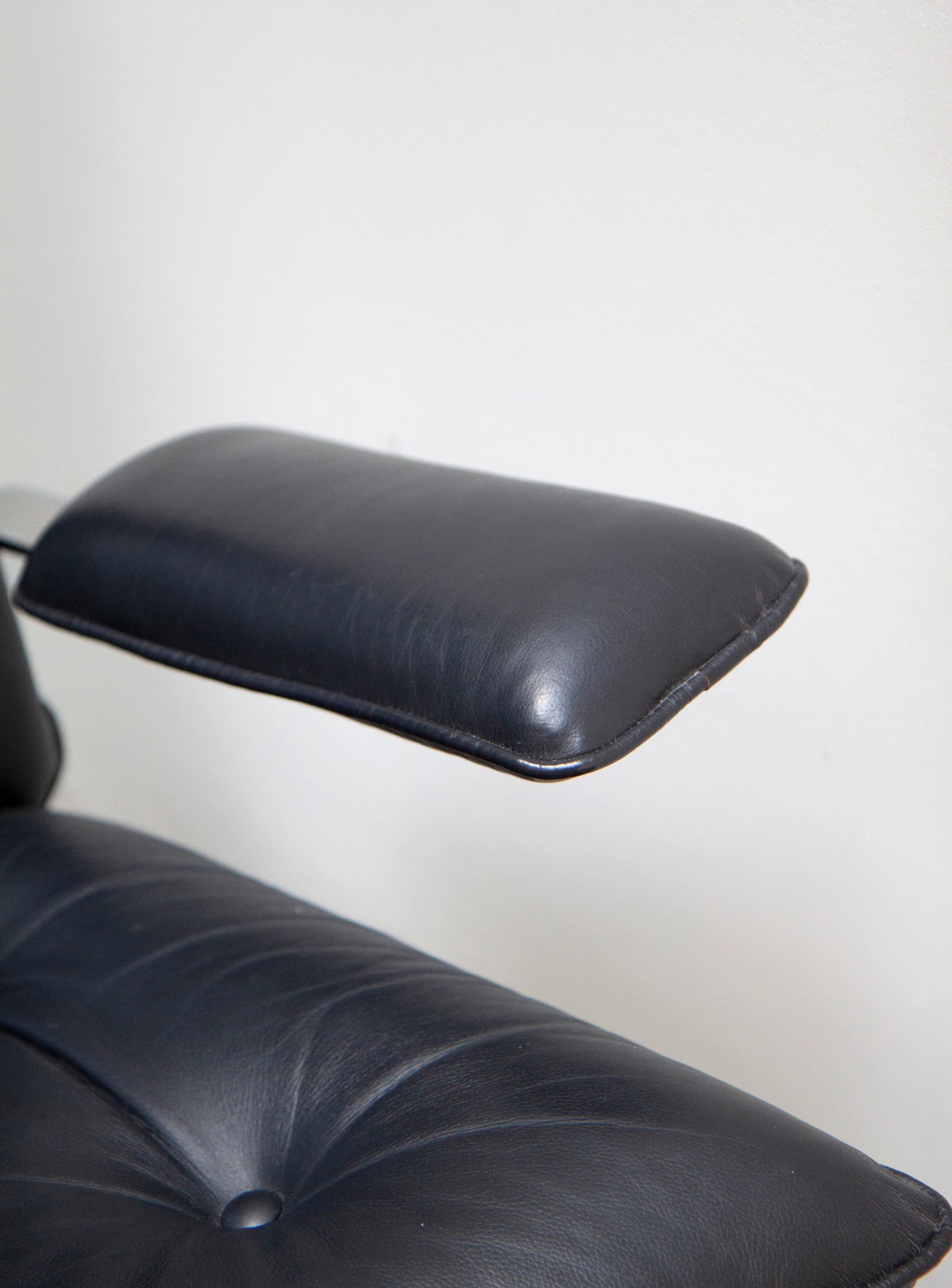 Airborne High Joker Lounge Chair & Ottoman by Olivier Mourgue - Image 23