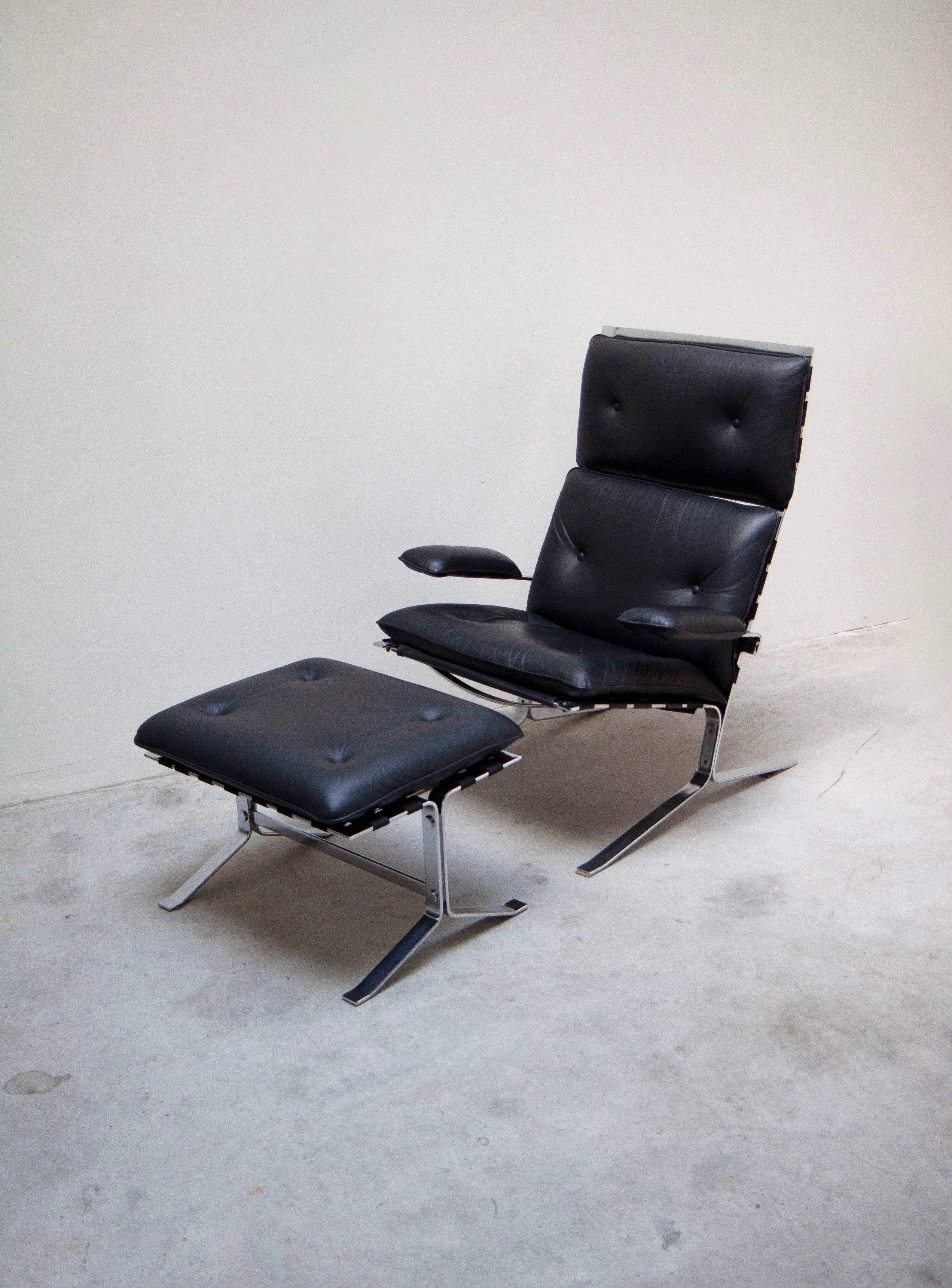Airborne High Joker Lounge Chair & Ottoman by Olivier Mourgue - Image 3