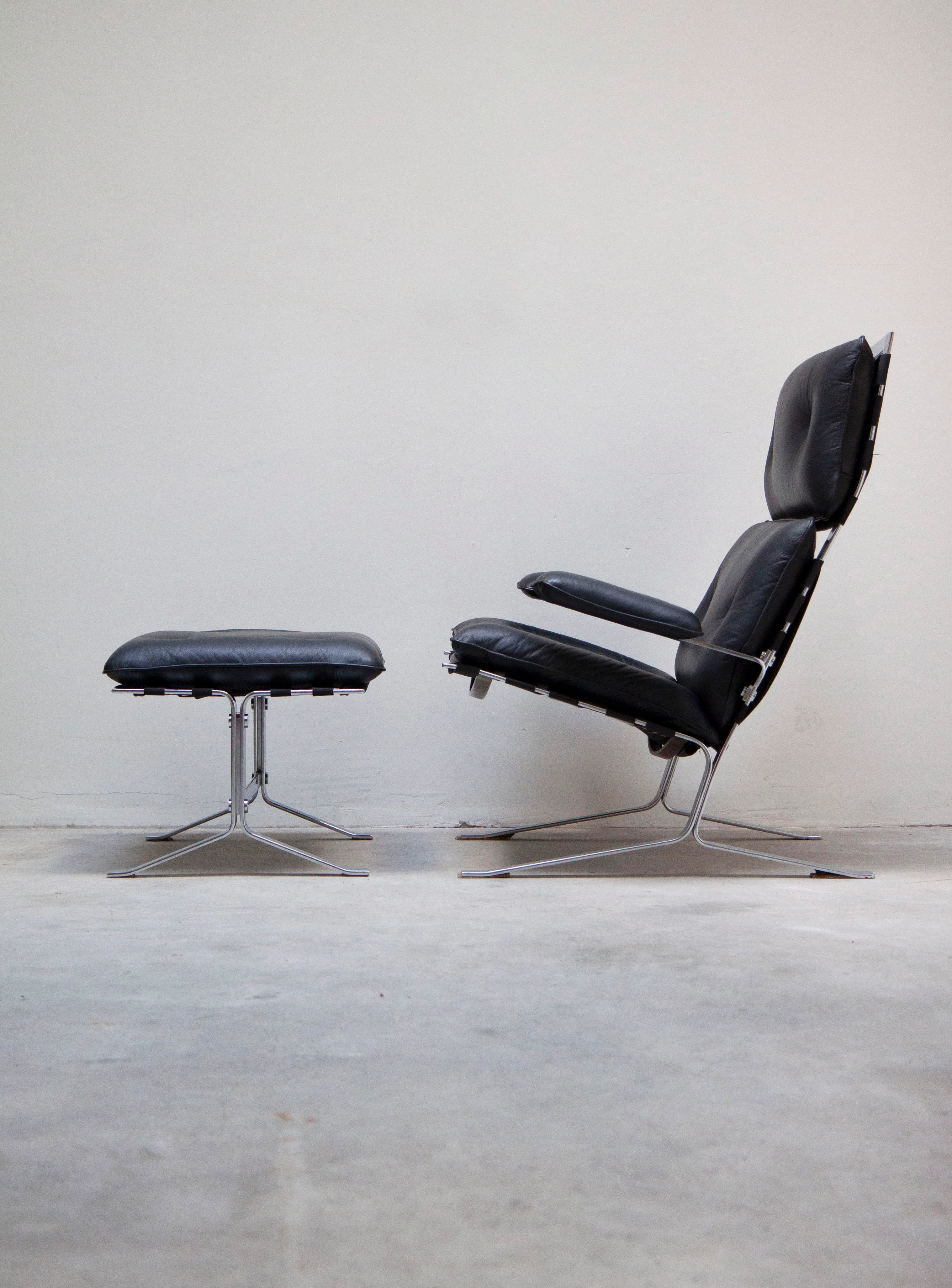 Airborne High Joker Lounge Chair & Ottoman by Olivier Mourgue - Image 5
