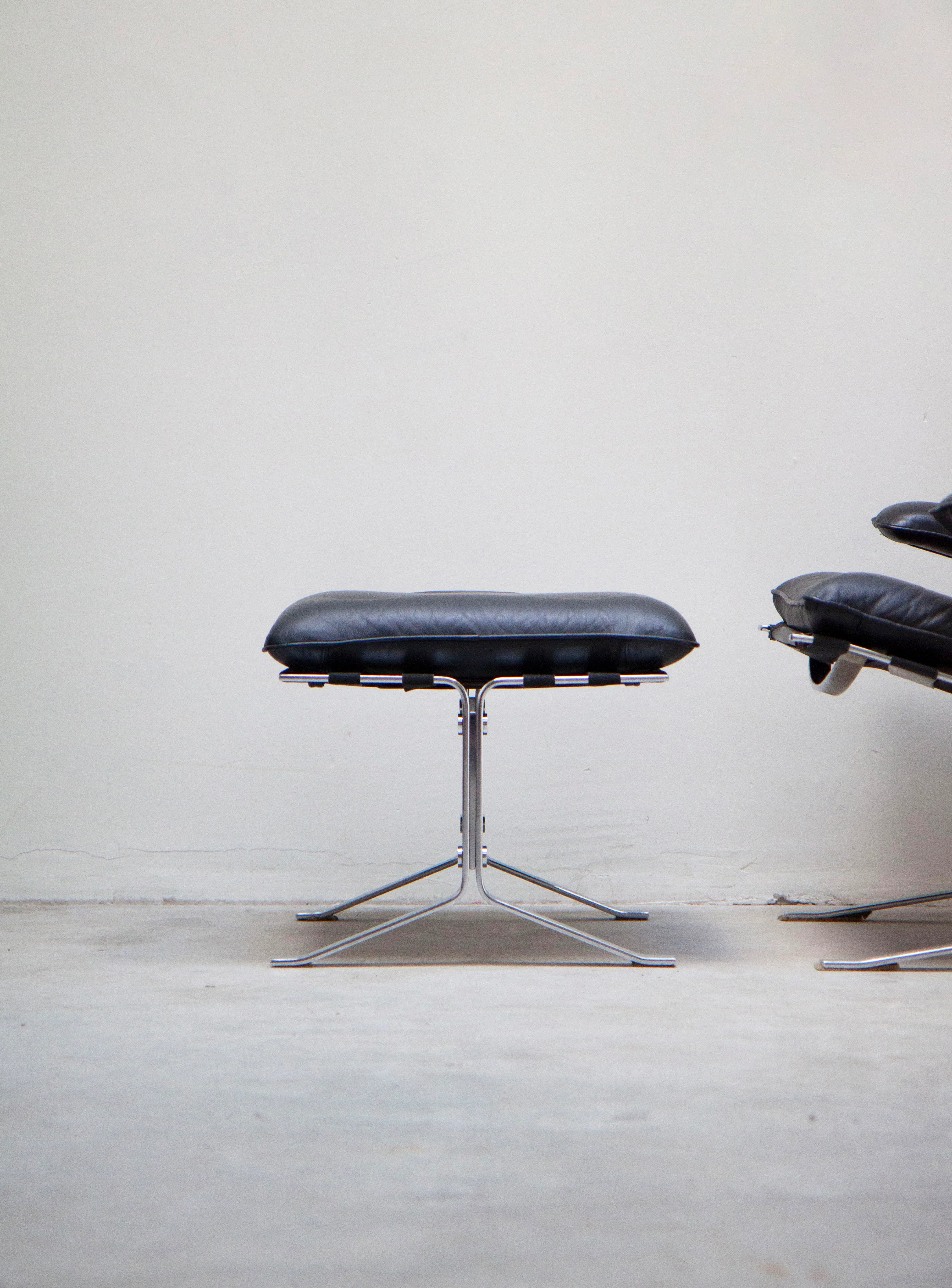Airborne High Joker Lounge Chair & Ottoman by Olivier Mourgue - Image 8