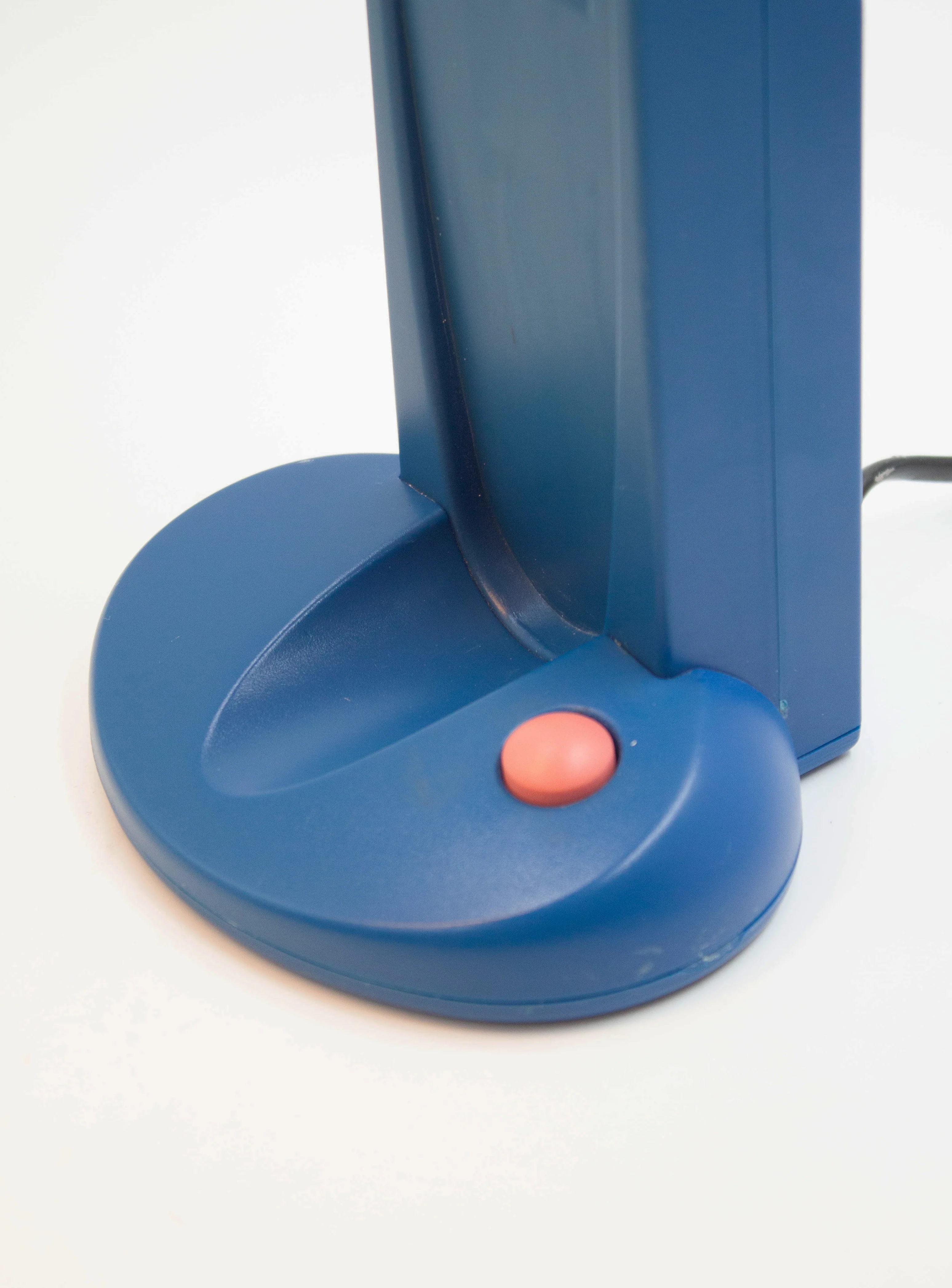 Perenz Toucan Desk Lamp by H.T. Huang (Blue/Red) - Image 14