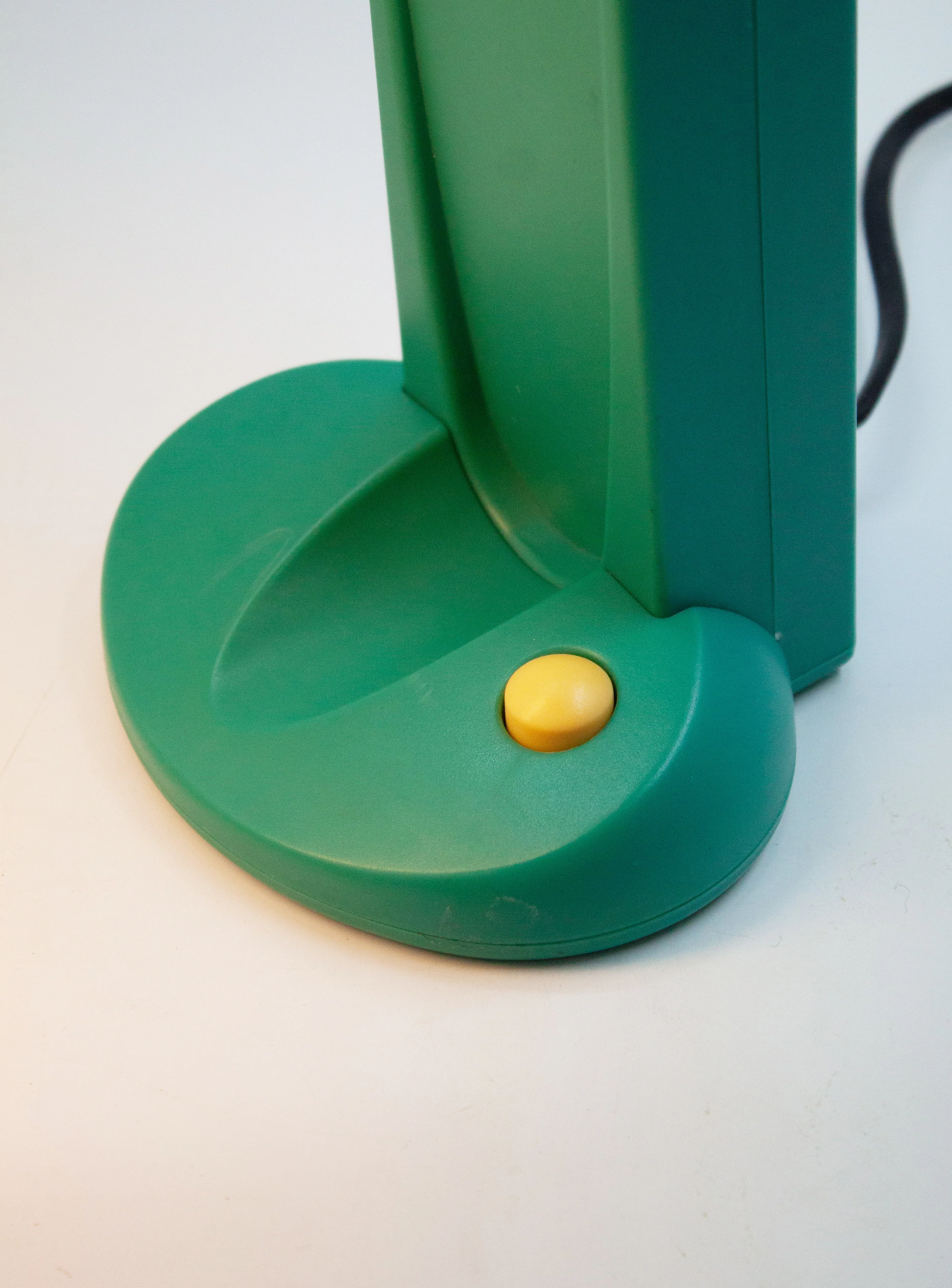 Perenz Toucan Desk Lamp by H.T. Huang (Green/Yellow) - Image 10