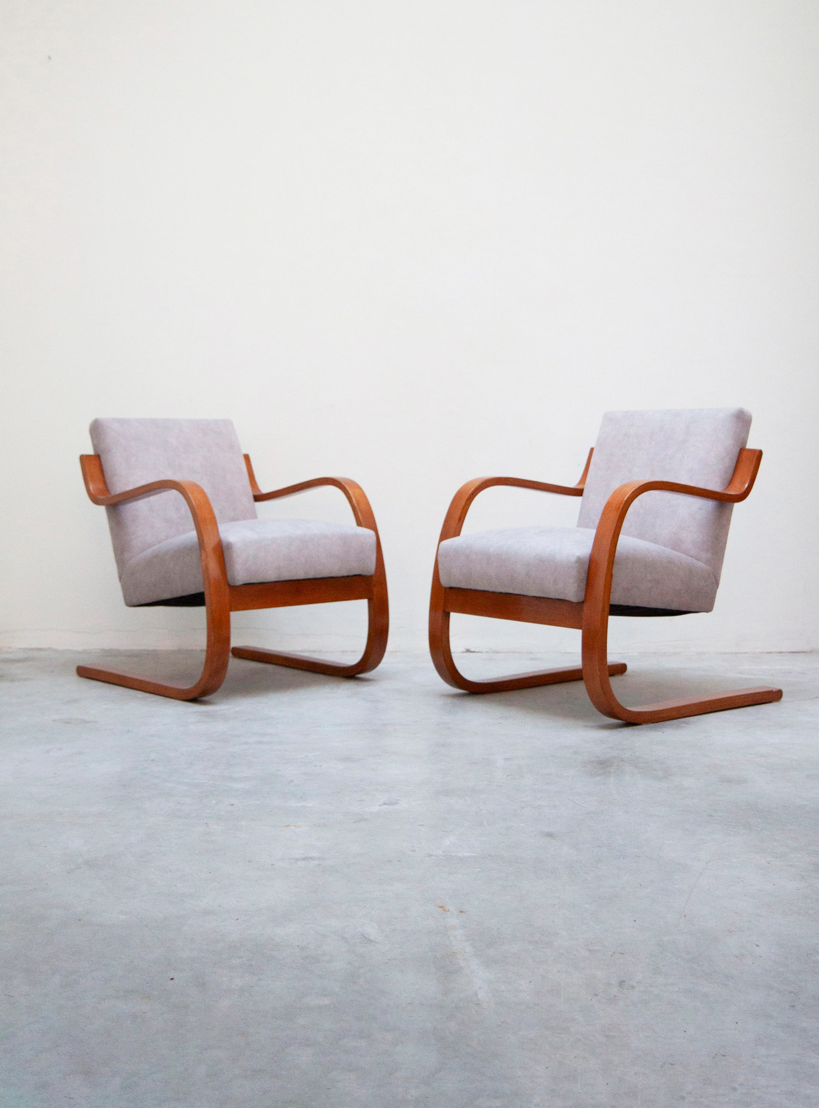Artek 402 "Atelje" Lounge Chair by Alvar Aalto (Grey)