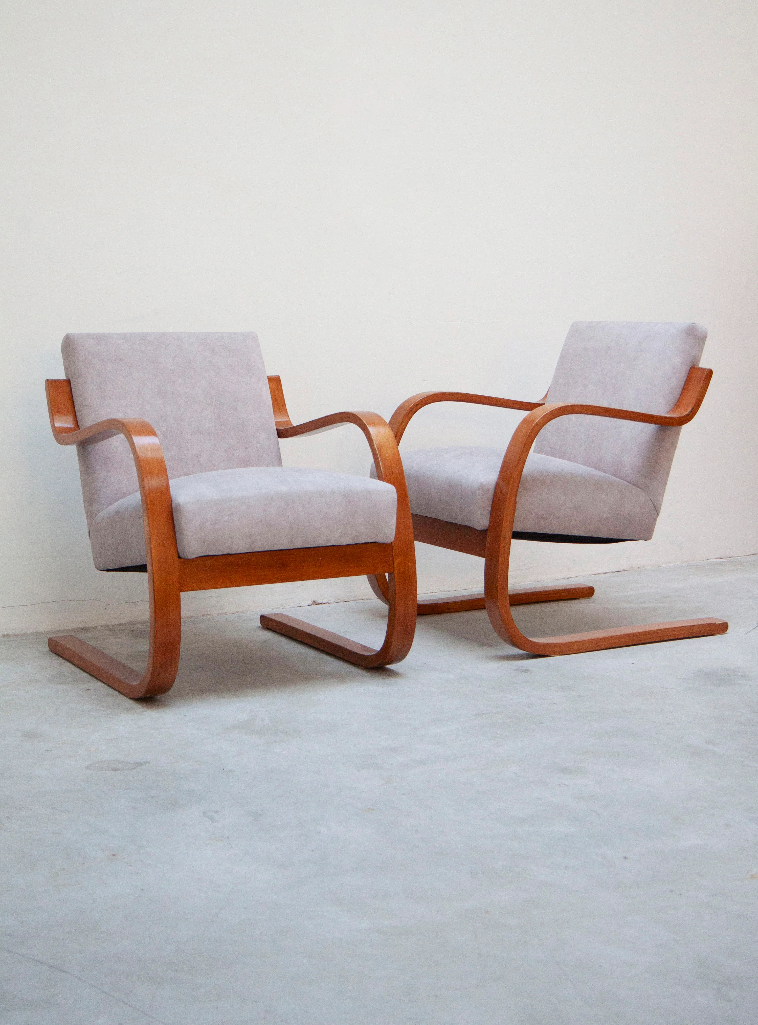 Artek 402 "Atelje" Lounge Chair by Alvar Aalto (Grey) - Image 10