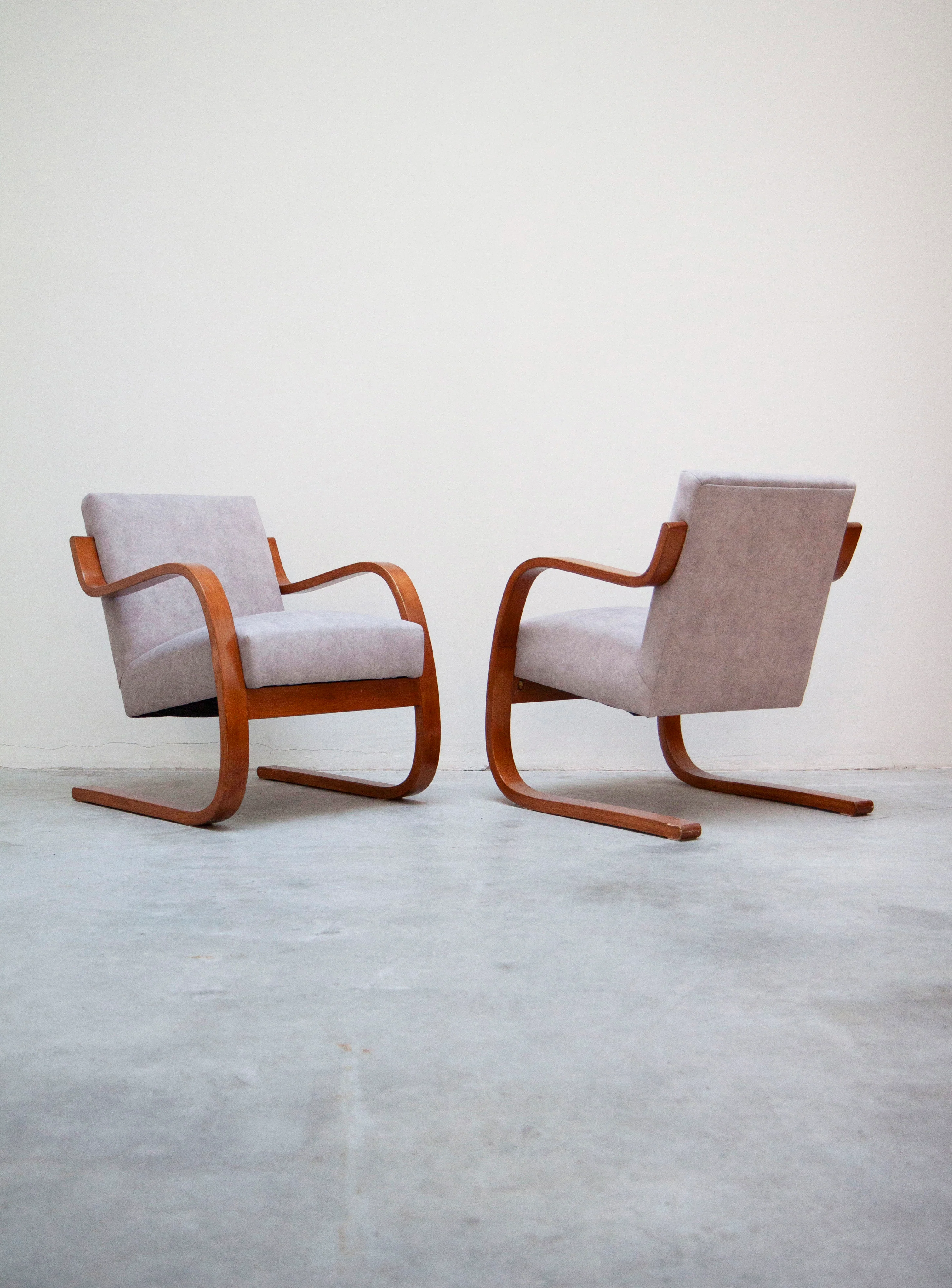 Artek 402 "Atelje" Lounge Chair by Alvar Aalto (Grey) - Image 11