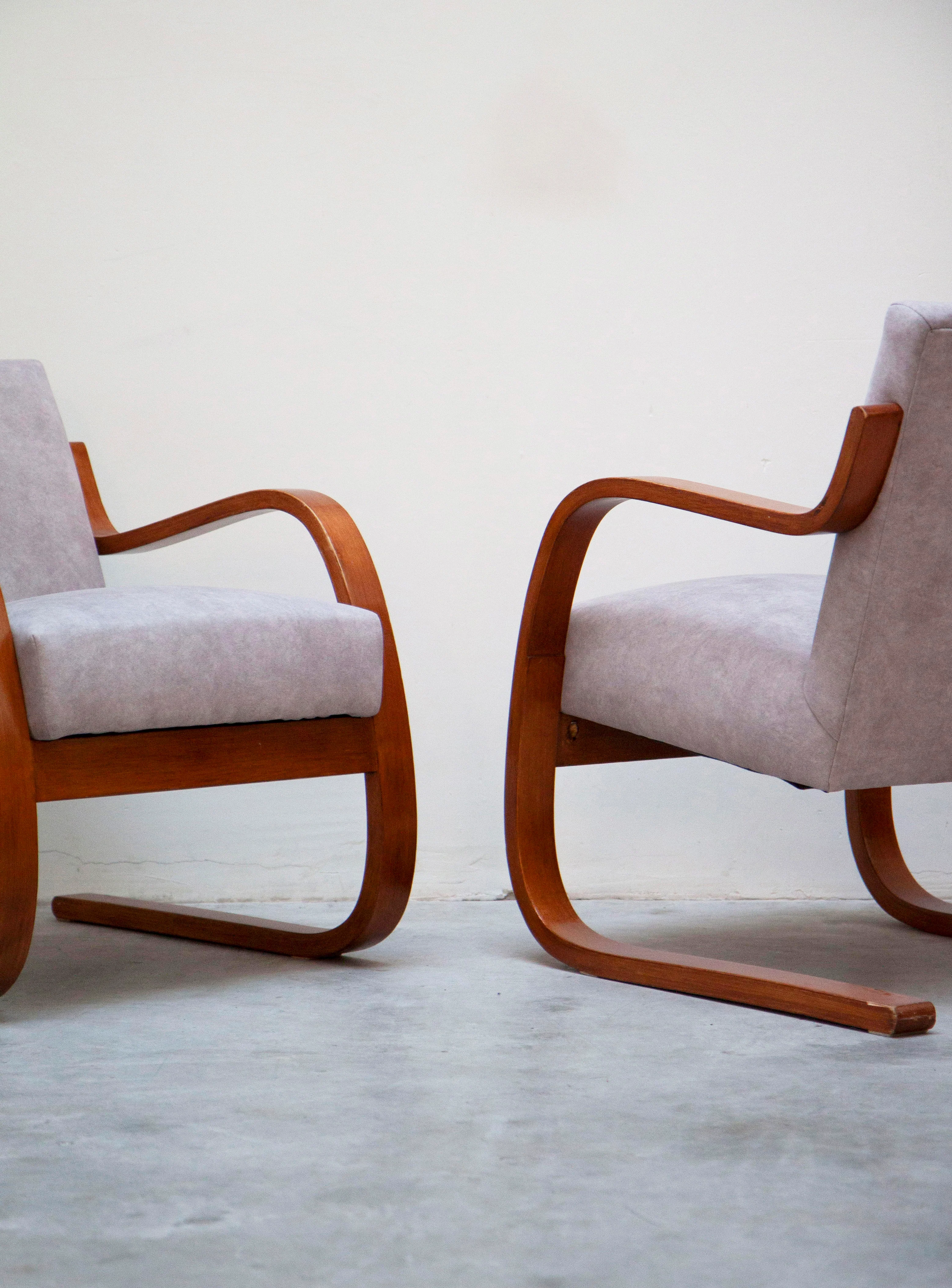 Artek 402 "Atelje" Lounge Chair by Alvar Aalto (Grey) - Image 12