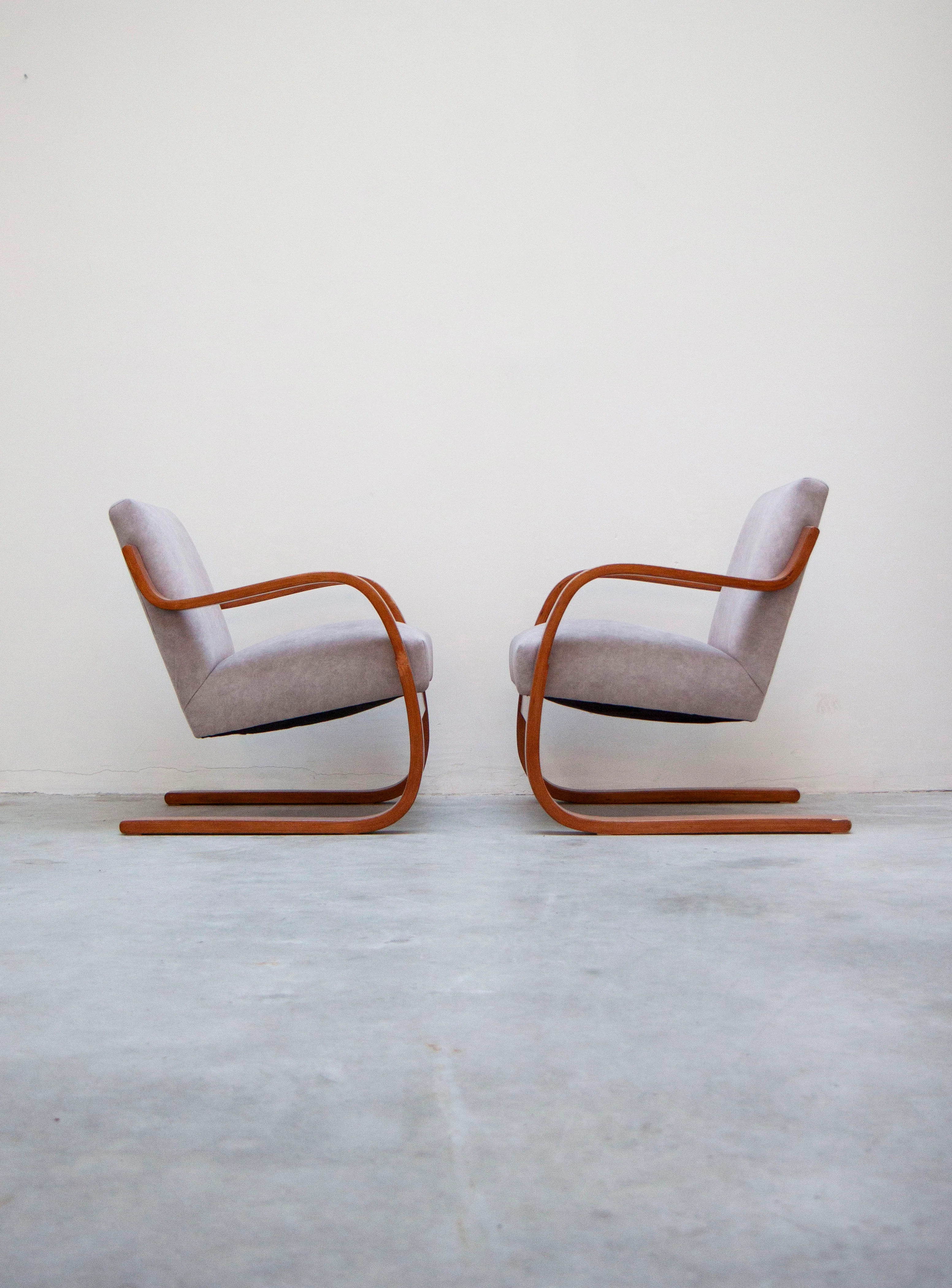Artek 402 "Atelje" Lounge Chair by Alvar Aalto (Grey) - Image 13