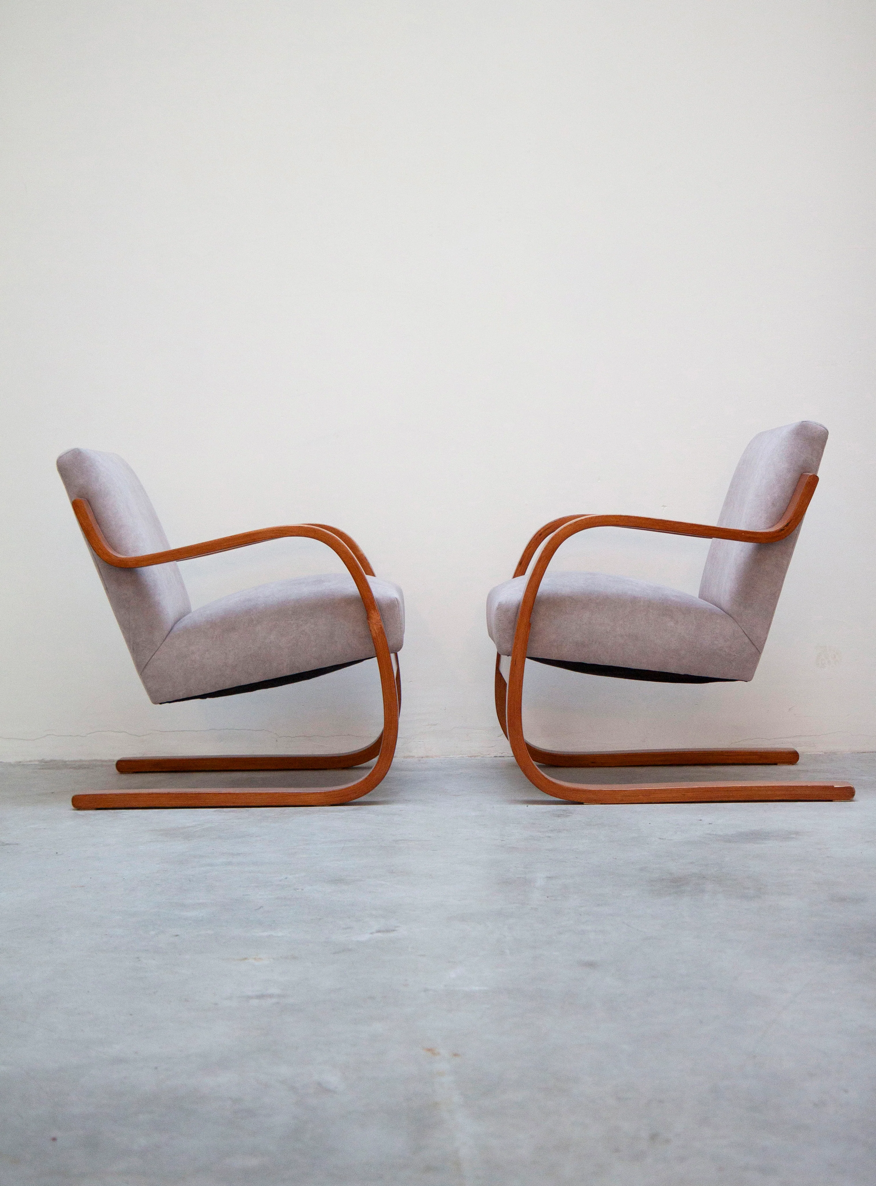 Artek 402 "Atelje" Lounge Chair by Alvar Aalto (Grey) - Image 14