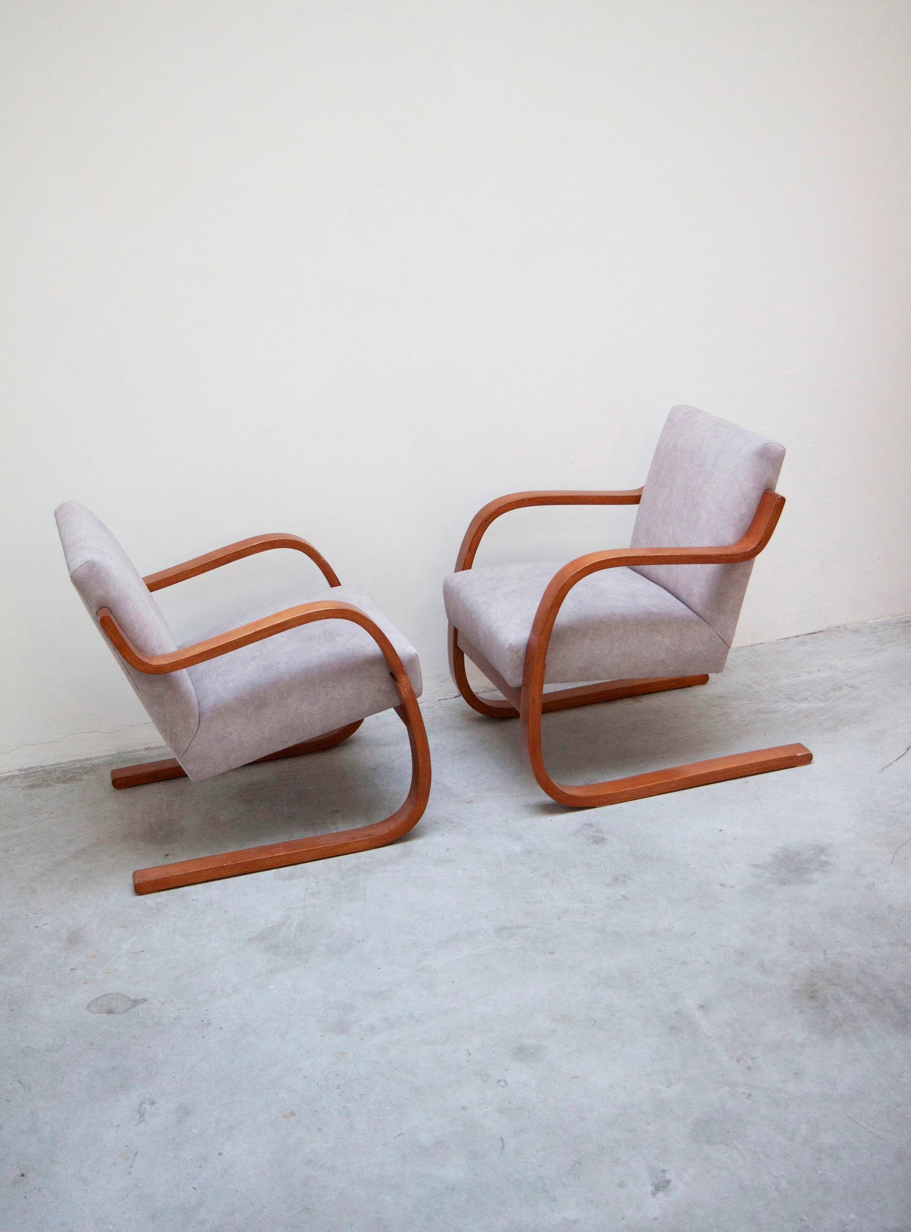 Artek 402 "Atelje" Lounge Chair by Alvar Aalto (Grey) - Image 15
