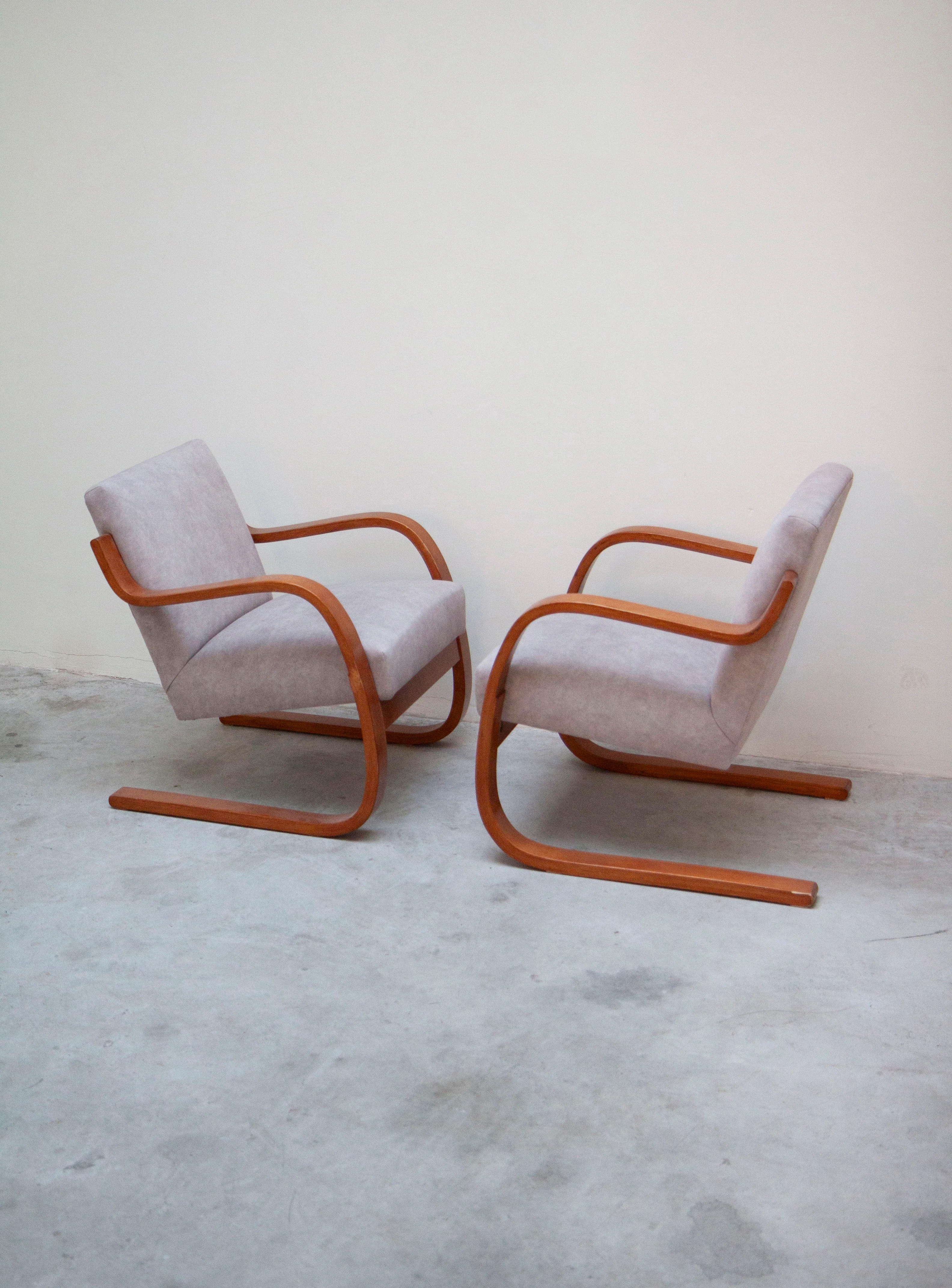 Artek 402 "Atelje" Lounge Chair by Alvar Aalto (Grey) - Image 16