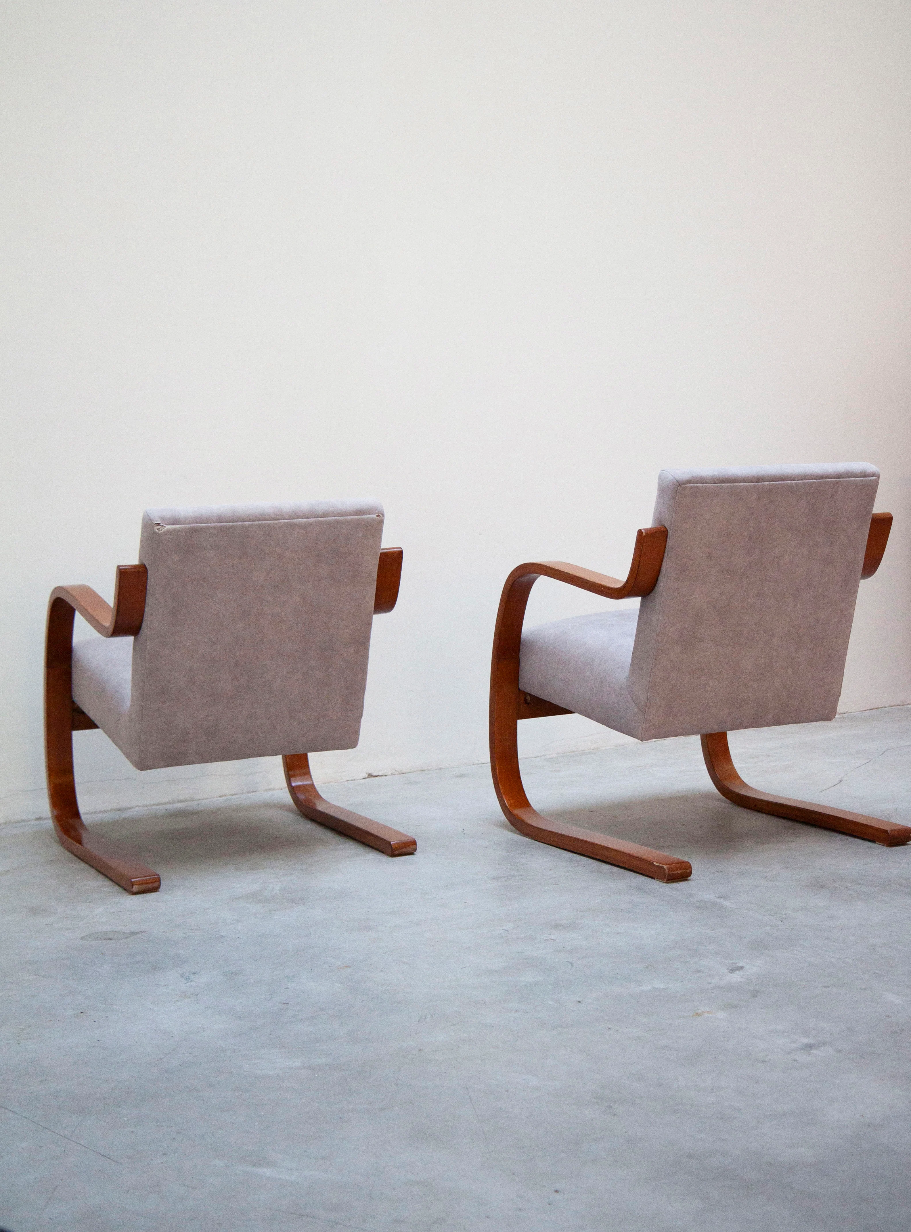 Artek 402 "Atelje" Lounge Chair by Alvar Aalto (Grey) - Image 17