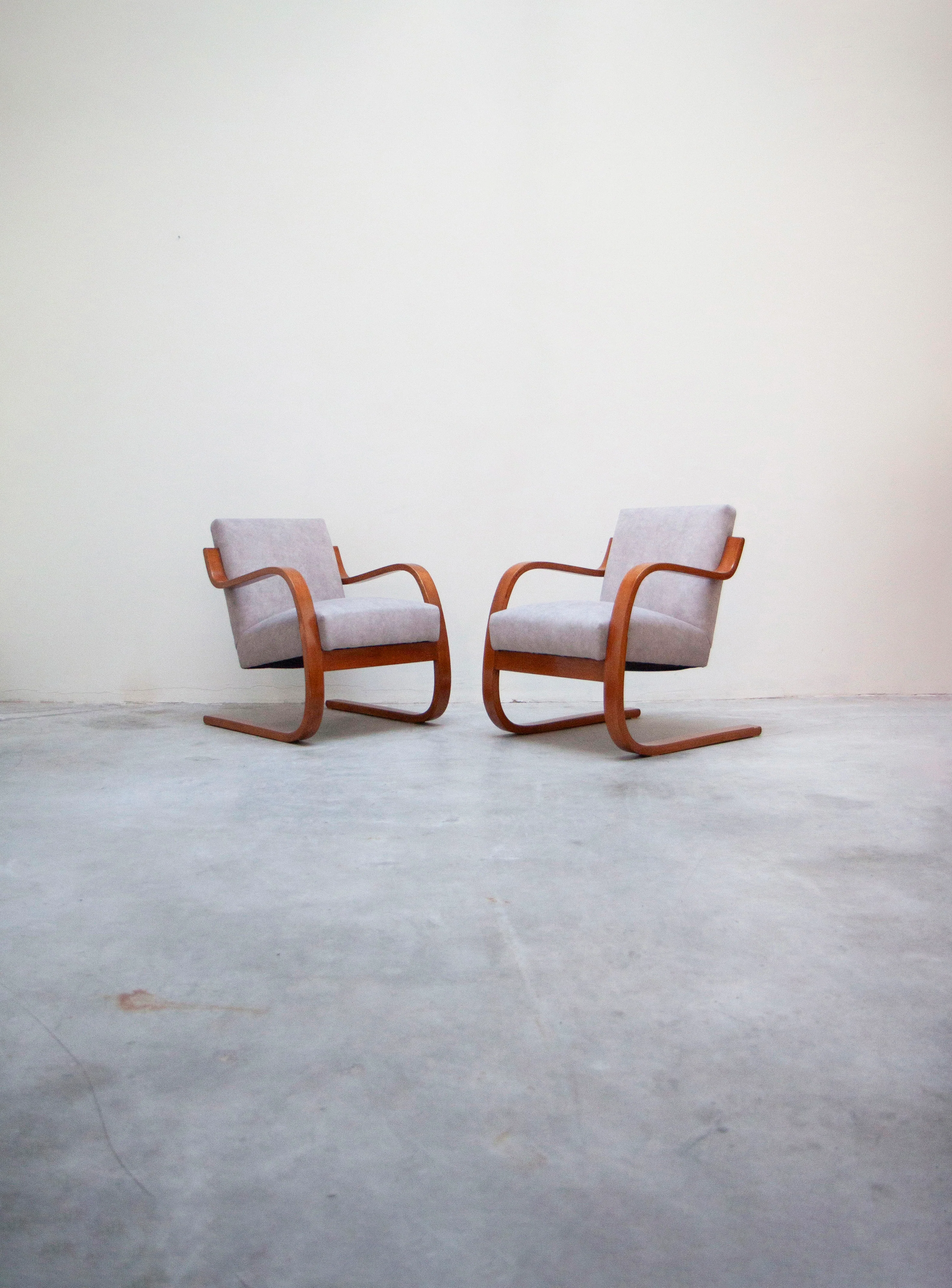 Artek 402 "Atelje" Lounge Chair by Alvar Aalto (Grey) - Image 2