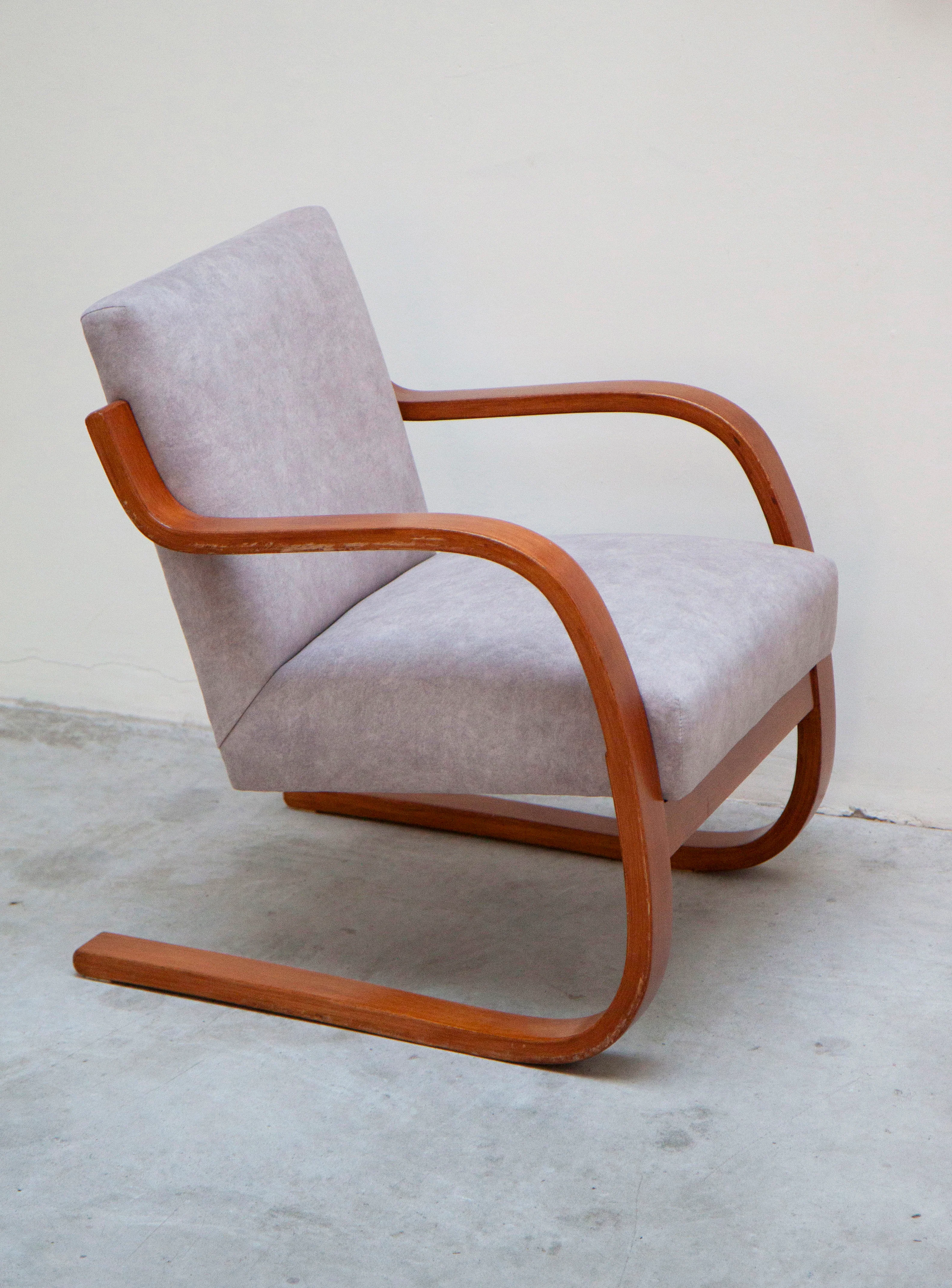 Artek 402 "Atelje" Lounge Chair by Alvar Aalto (Grey) - Image 20
