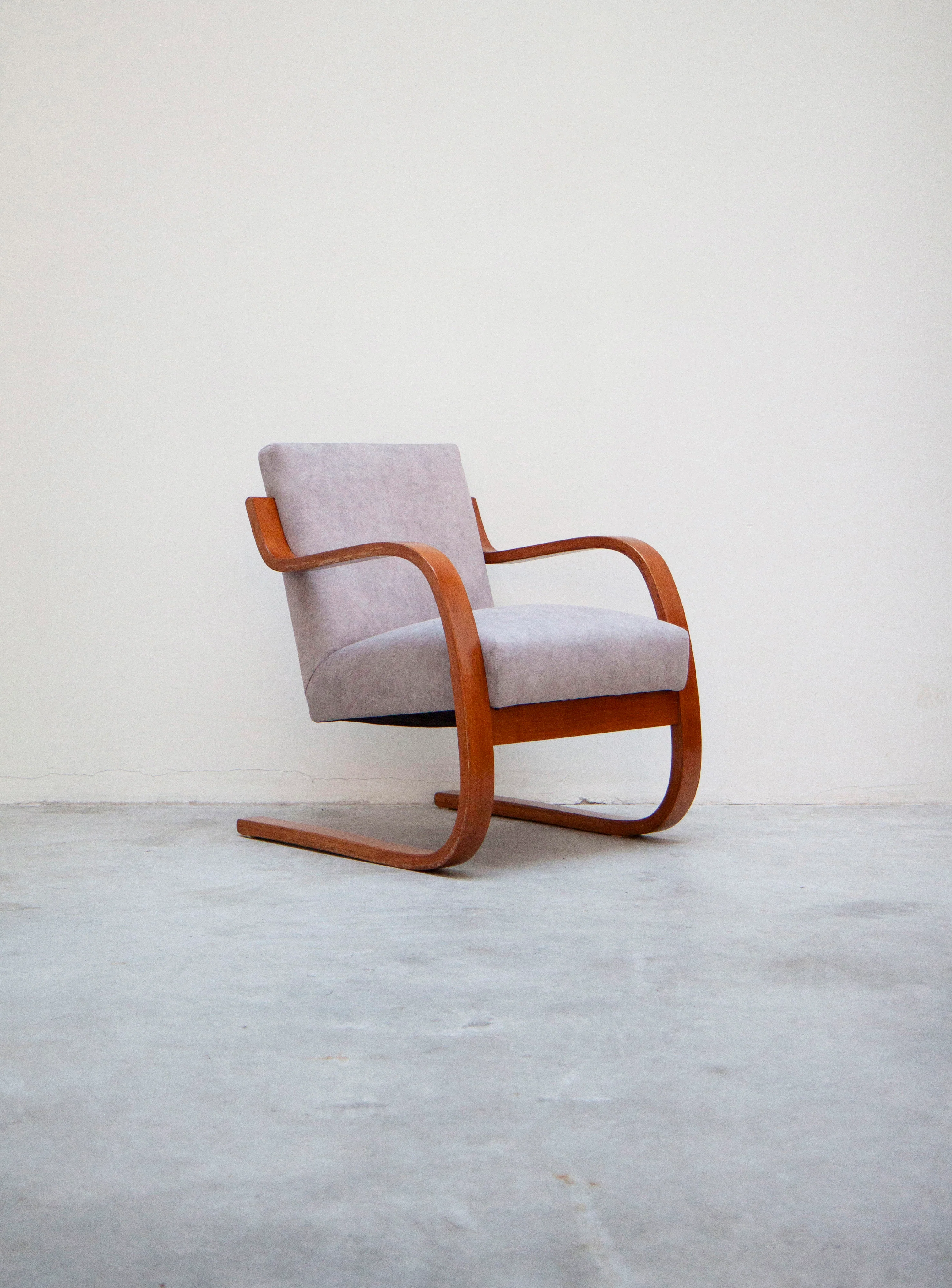 Artek 402 "Atelje" Lounge Chair by Alvar Aalto (Grey) - Image 23