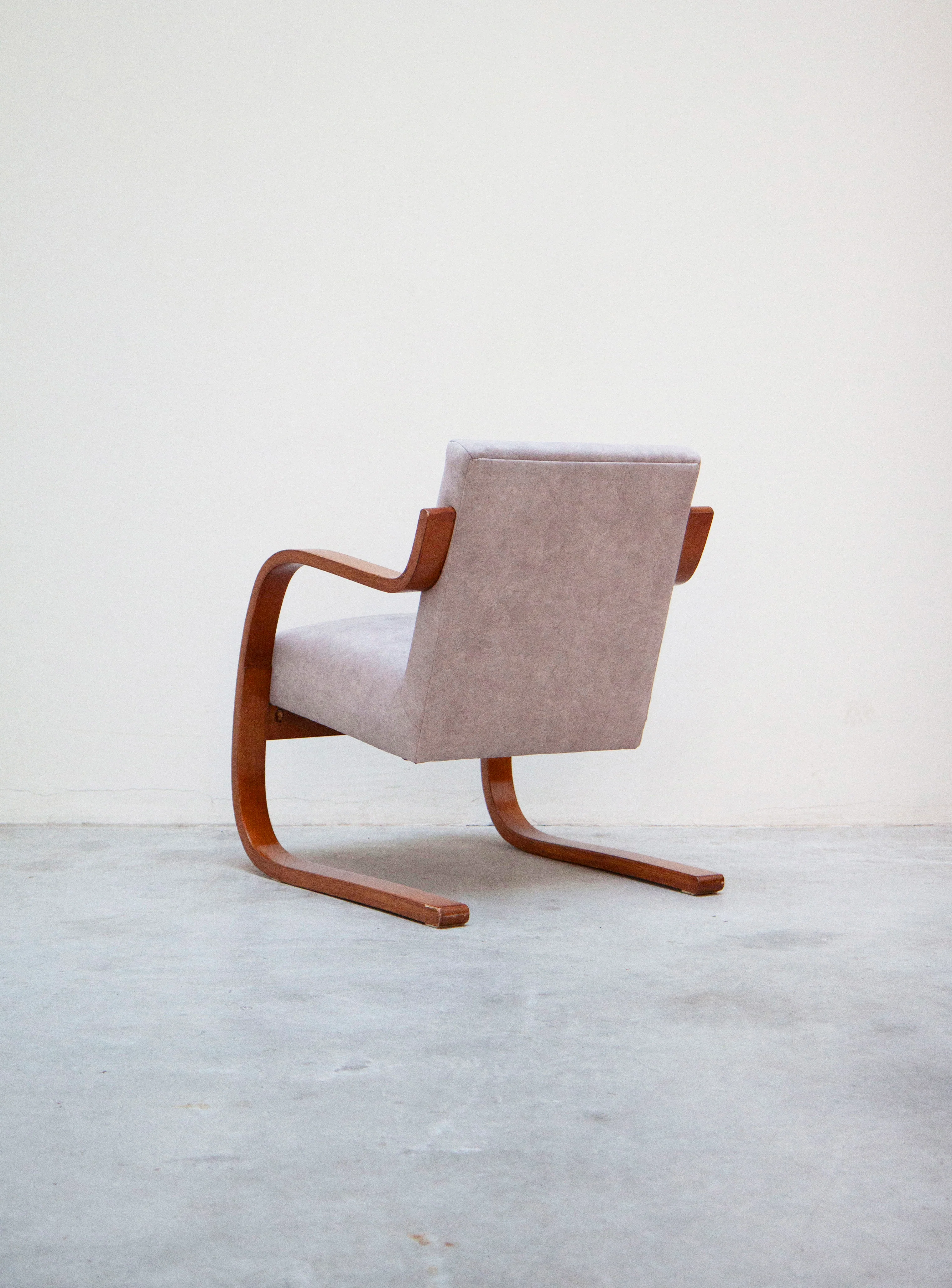 Artek 402 "Atelje" Lounge Chair by Alvar Aalto (Grey) - Image 25