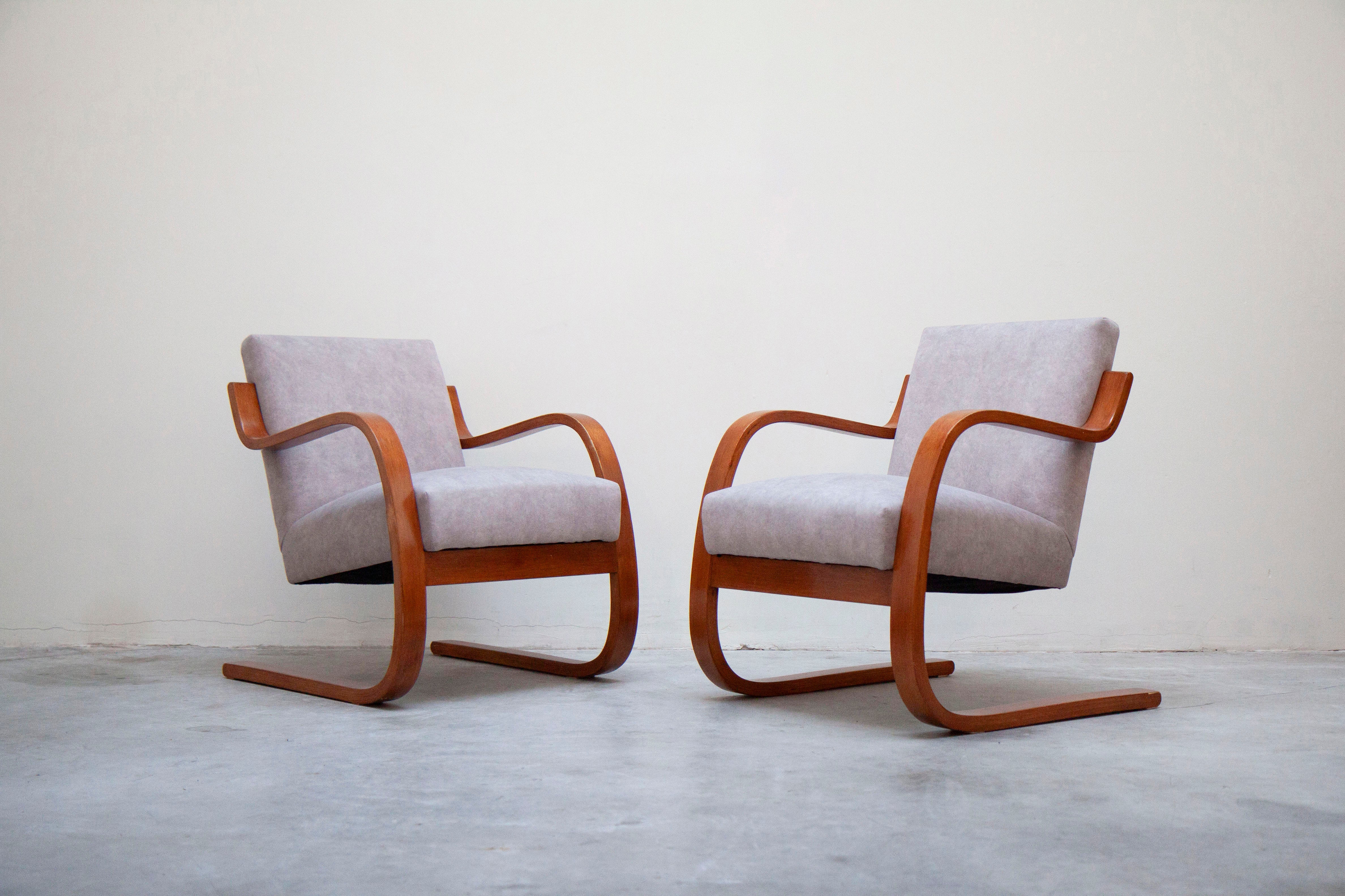 Artek 402 "Atelje" Lounge Chair by Alvar Aalto (Grey) - Image 3