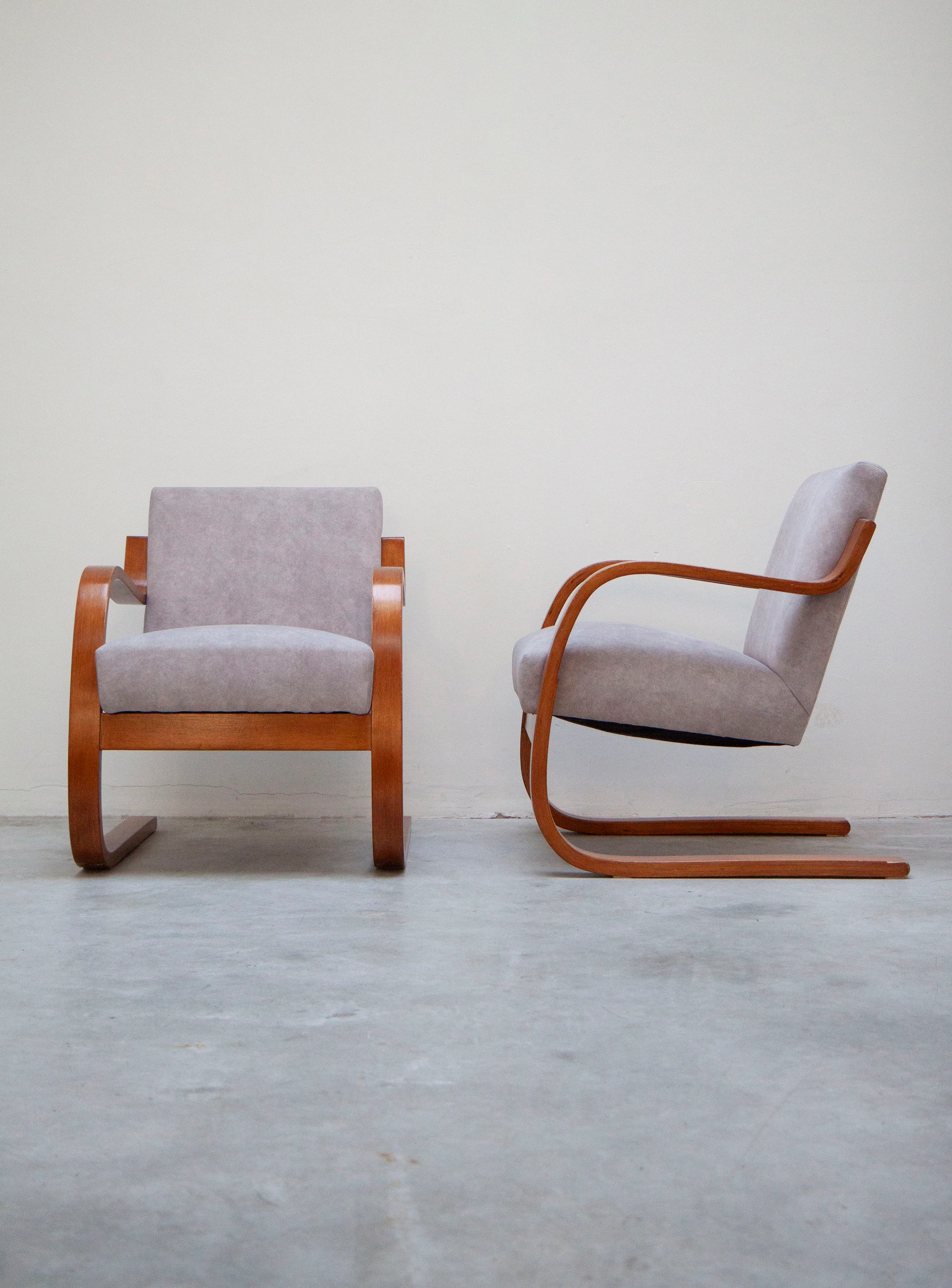 Artek 402 "Atelje" Lounge Chair by Alvar Aalto (Grey) - Image 5