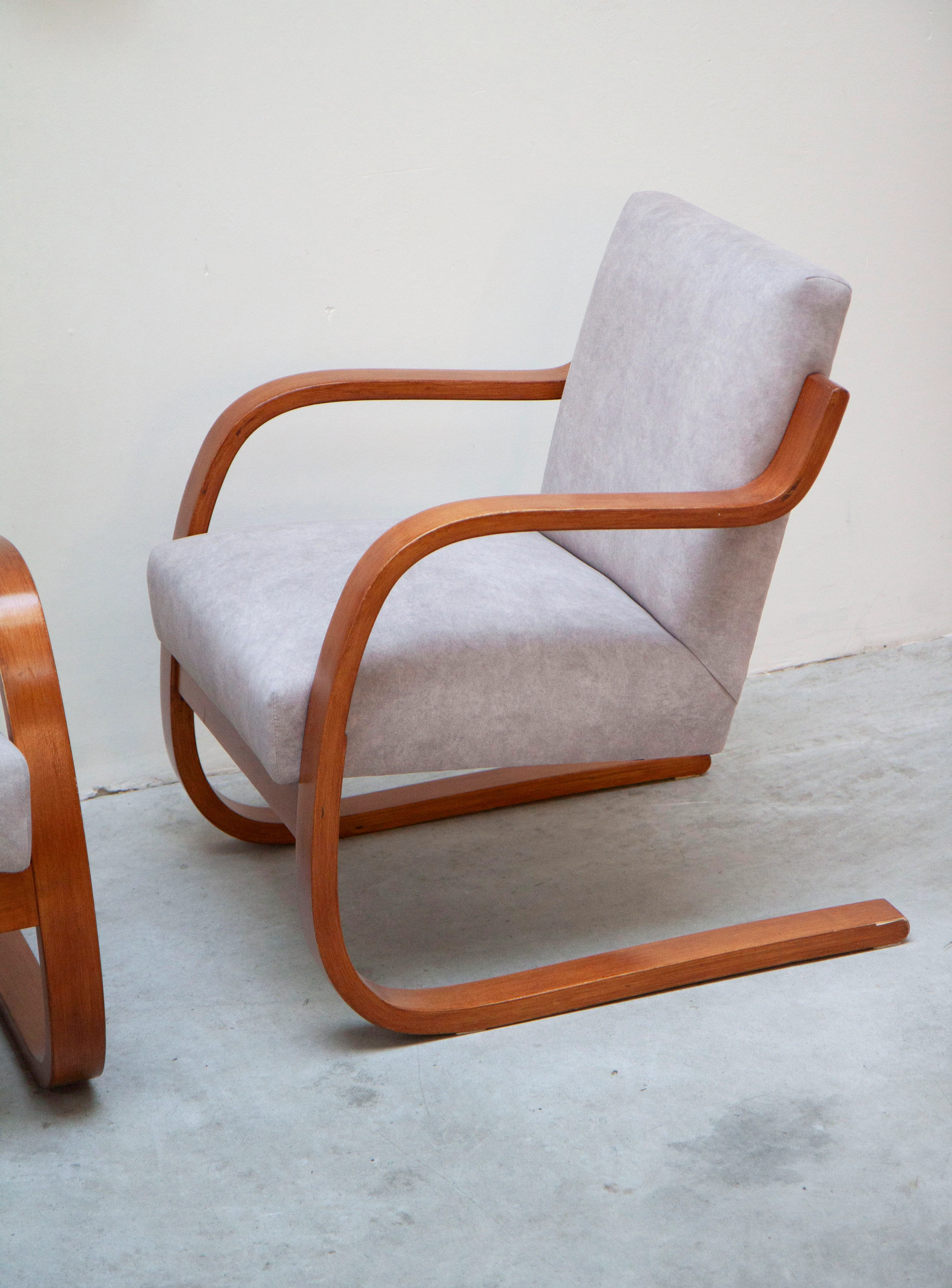 Artek 402 "Atelje" Lounge Chair by Alvar Aalto (Grey) - Image 6