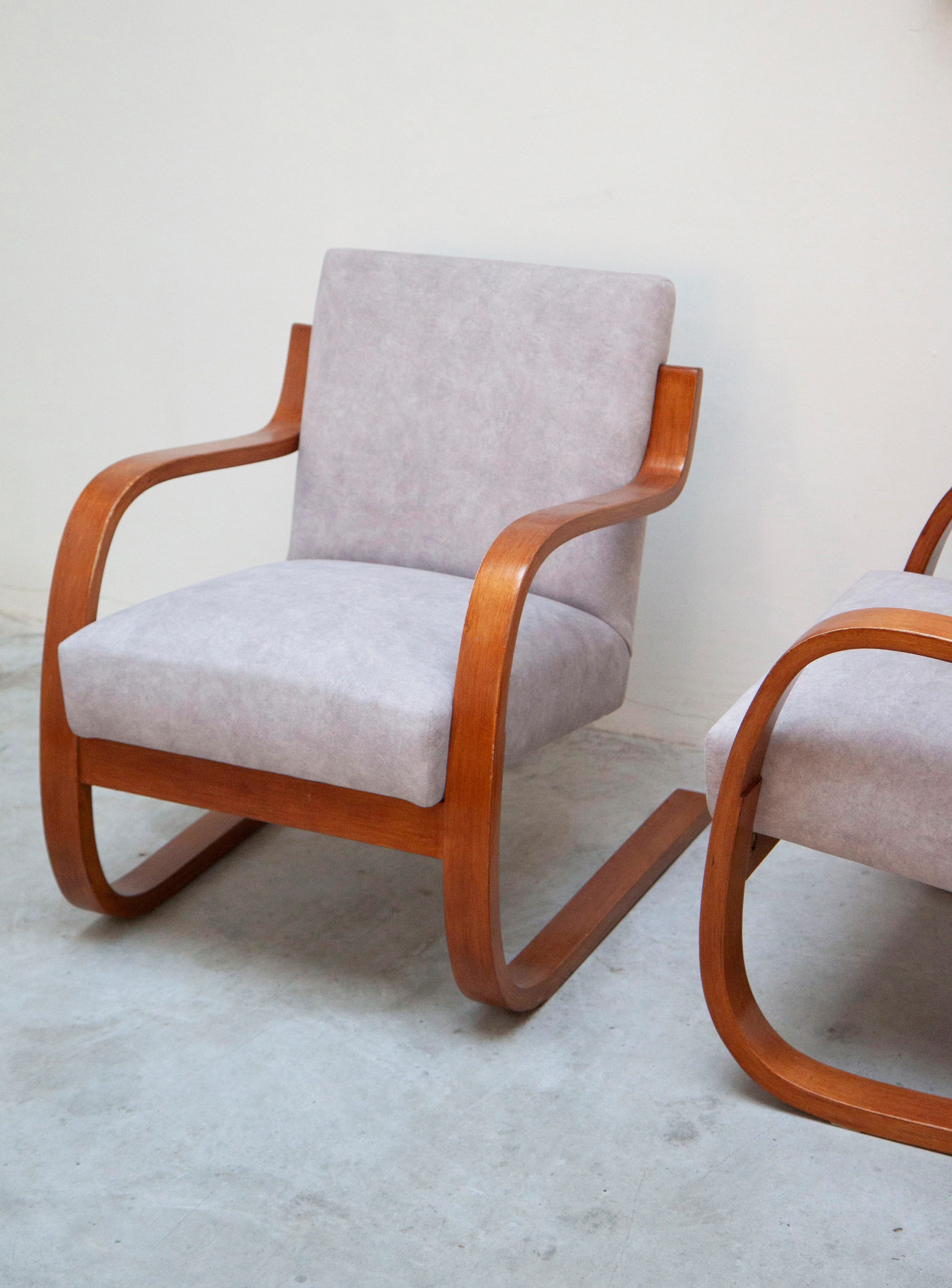 Artek 402 "Atelje" Lounge Chair by Alvar Aalto (Grey) - Image 7