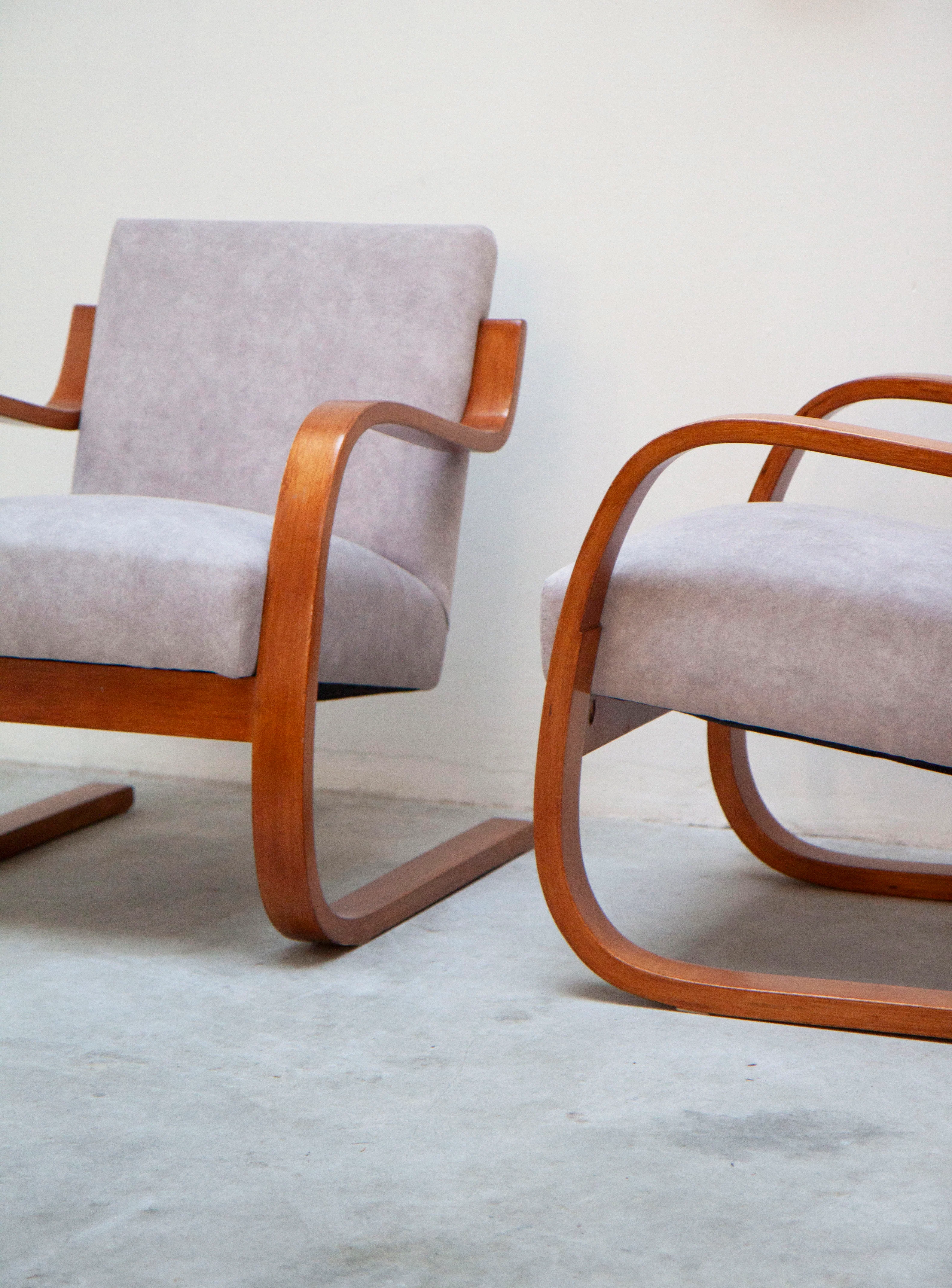 Artek 402 "Atelje" Lounge Chair by Alvar Aalto (Grey) - Image 9