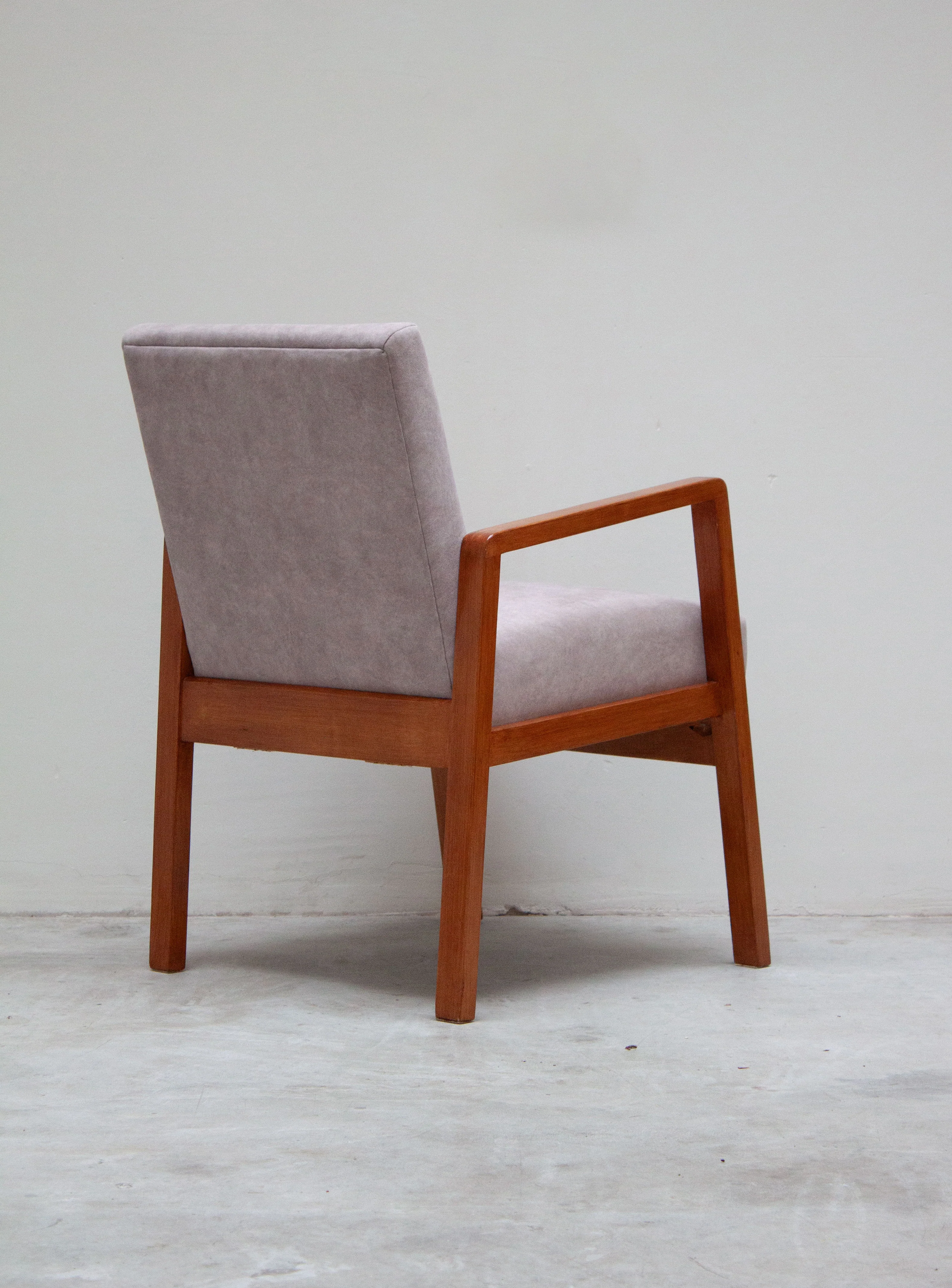 Artek 404 Hallway Chair by Alvar Aalto (Grey) - Image 10