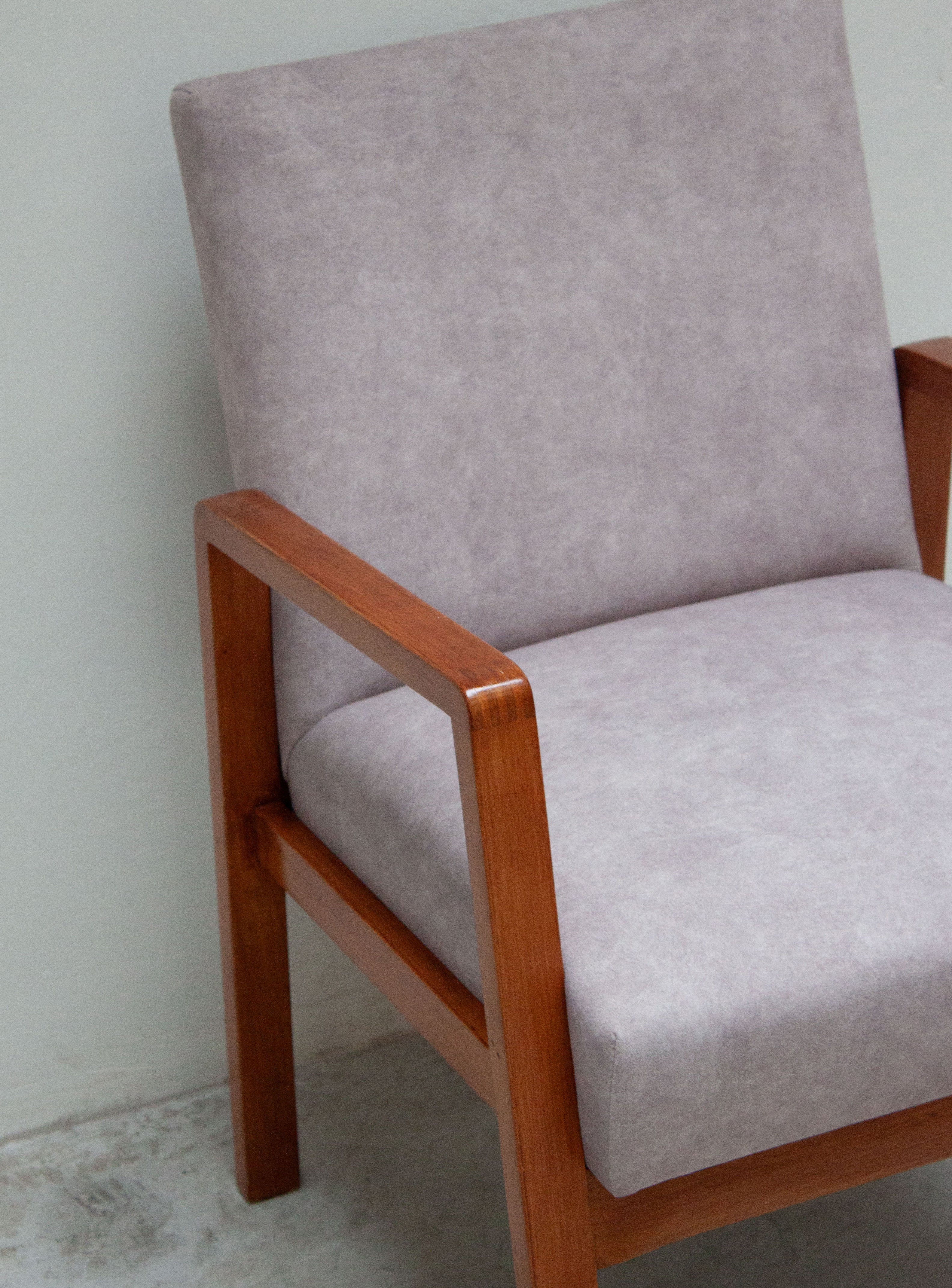 Artek 404 Hallway Chair by Alvar Aalto (Grey) - Image 12