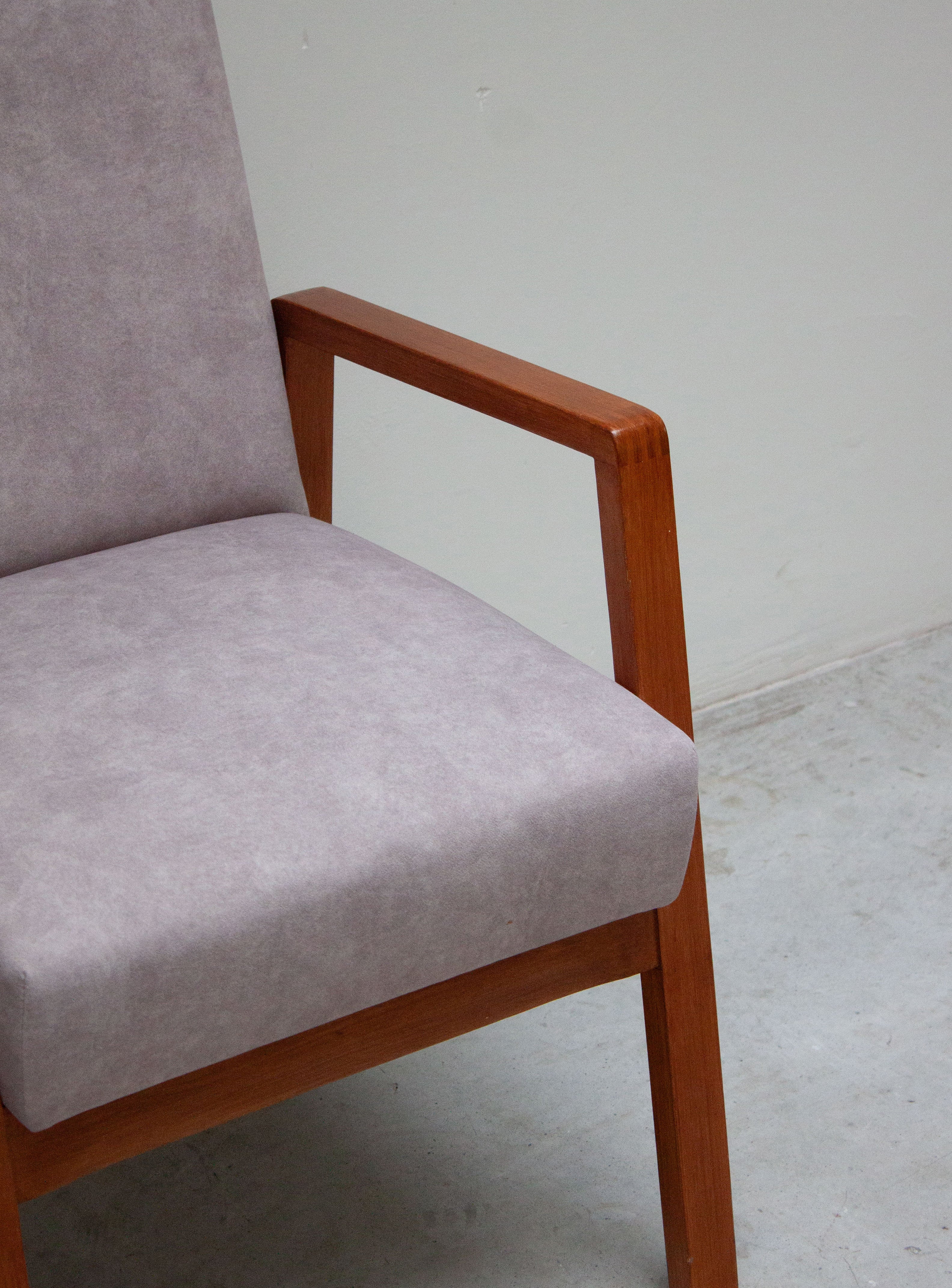 Artek 404 Hallway Chair by Alvar Aalto (Grey) - Image 17