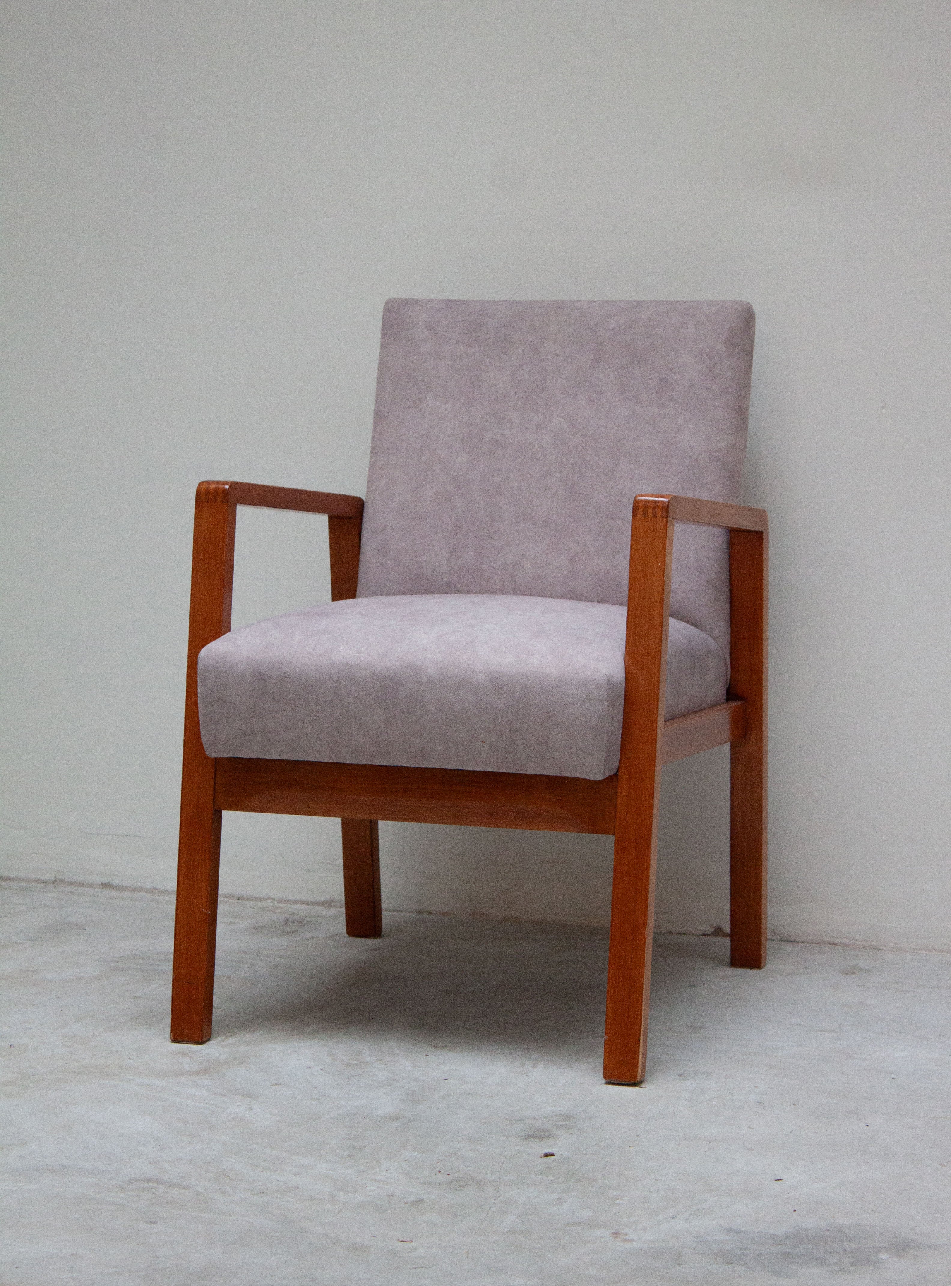 Artek 404 Hallway Chair by Alvar Aalto (Grey) - Image 5