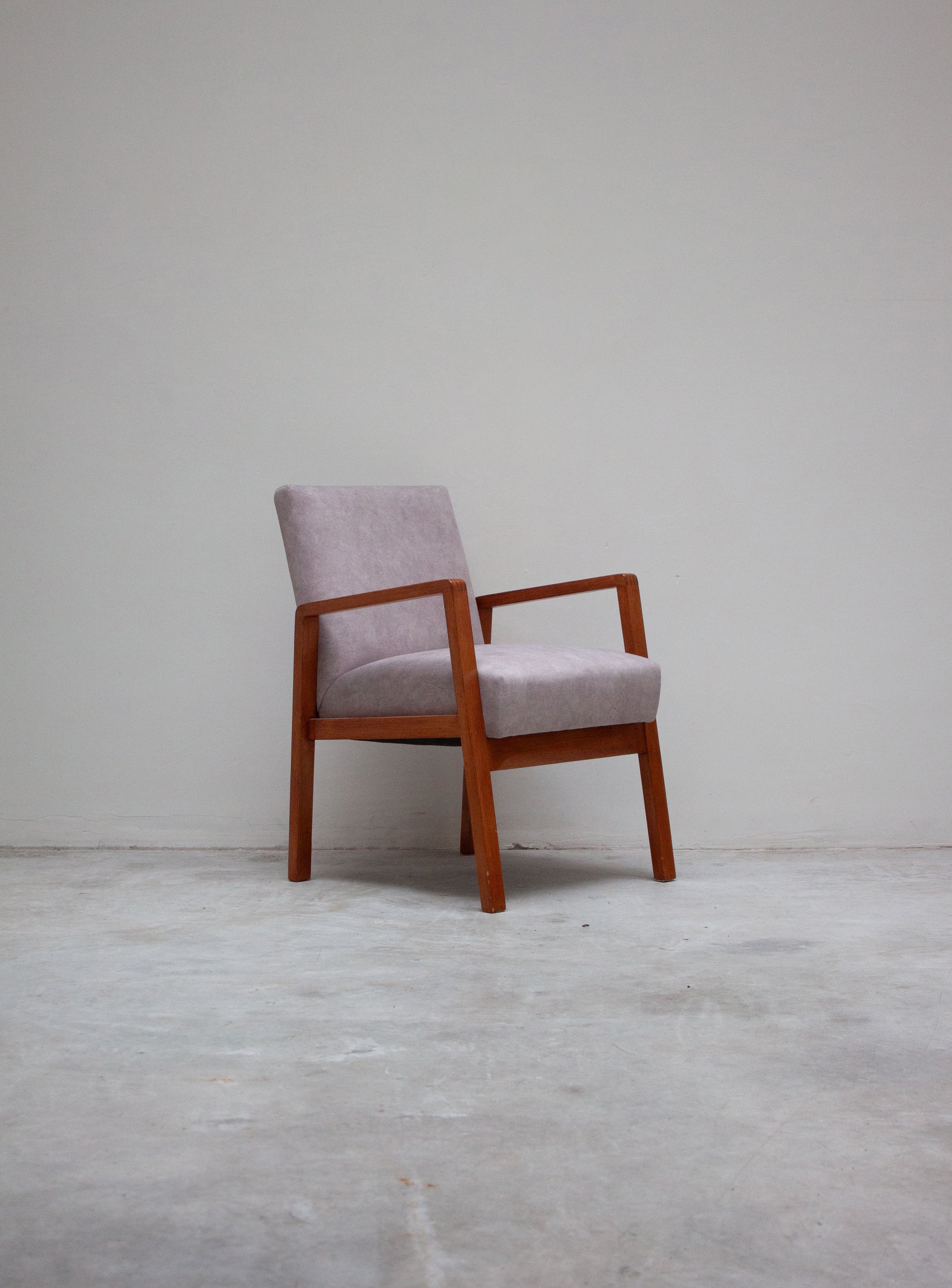 Artek 404 Hallway Chair by Alvar Aalto (Grey) - Image 6