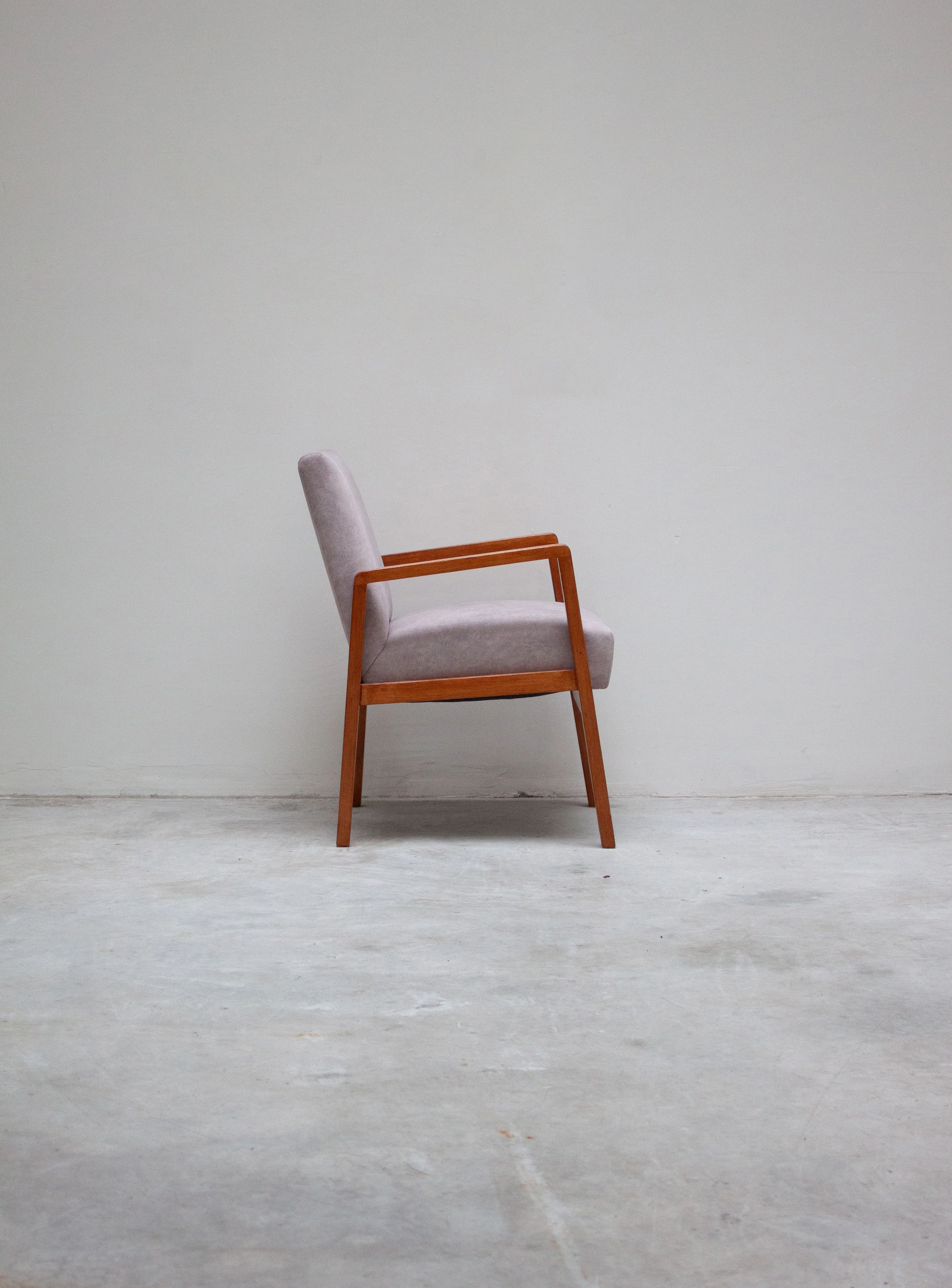 Artek 404 Hallway Chair by Alvar Aalto (Grey) - Image 8