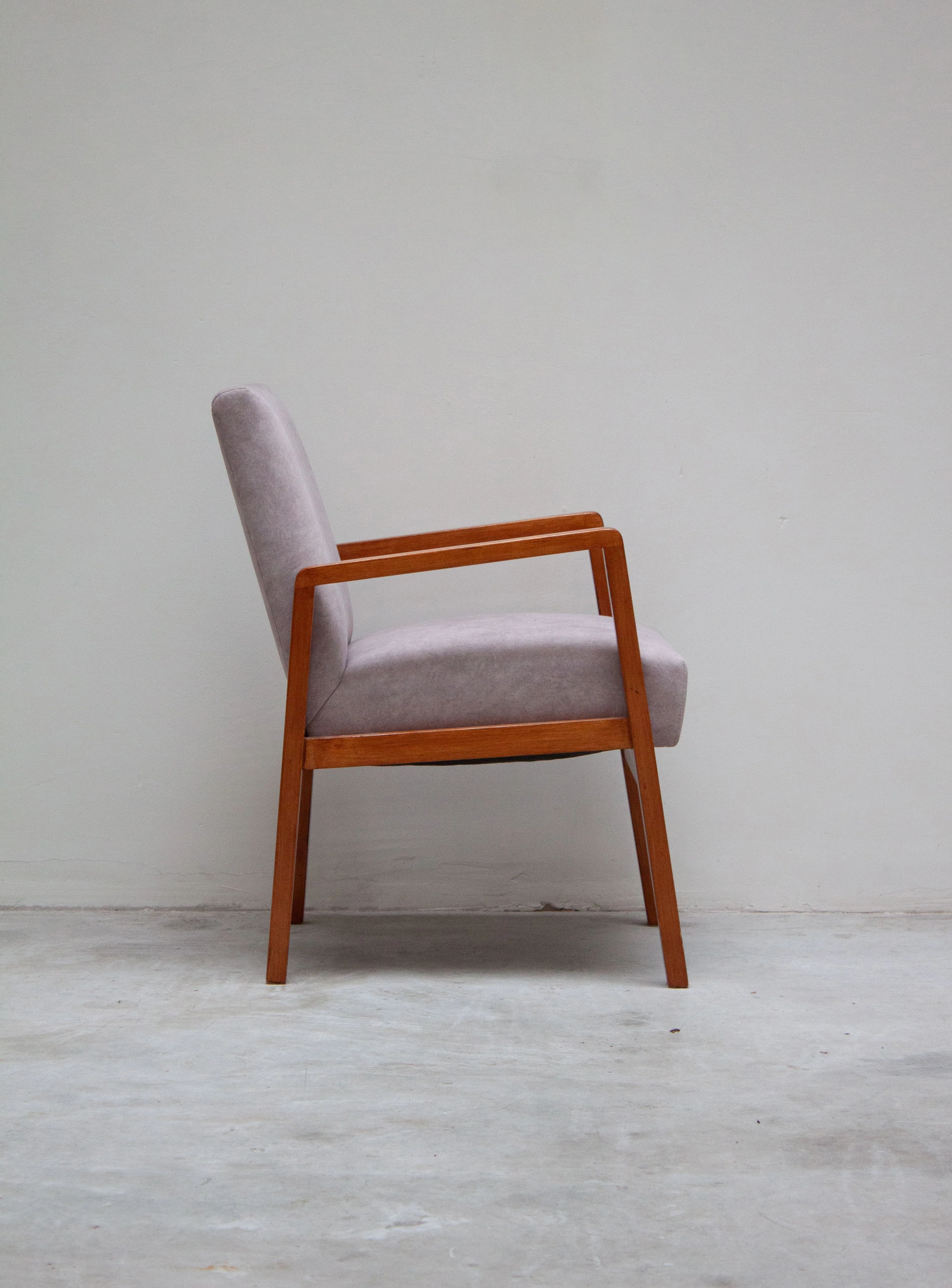 Artek 404 Hallway Chair by Alvar Aalto (Grey) - Image 9