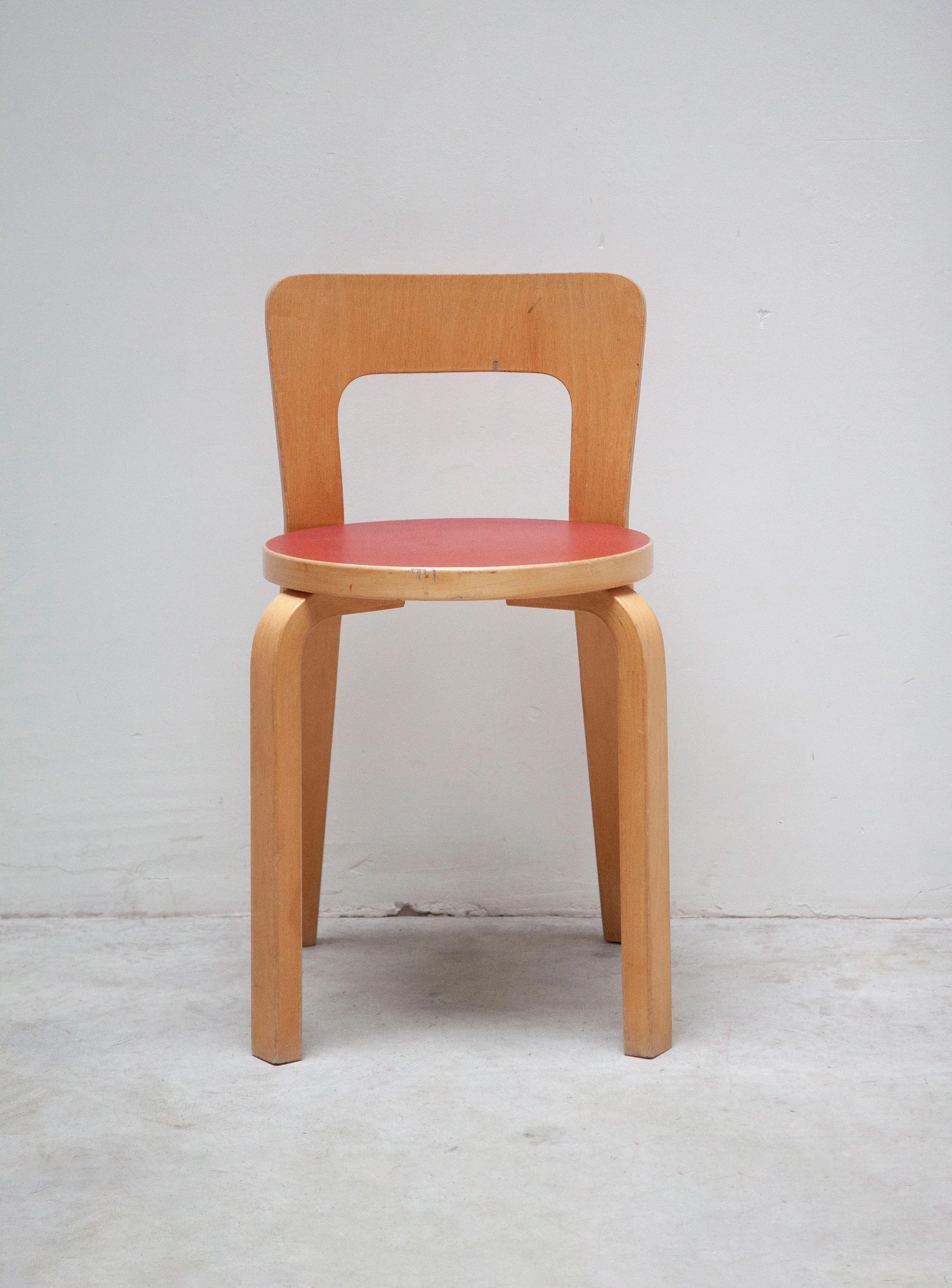 Artek 65 Chair by Alvar Aalto (Red) - Image 4