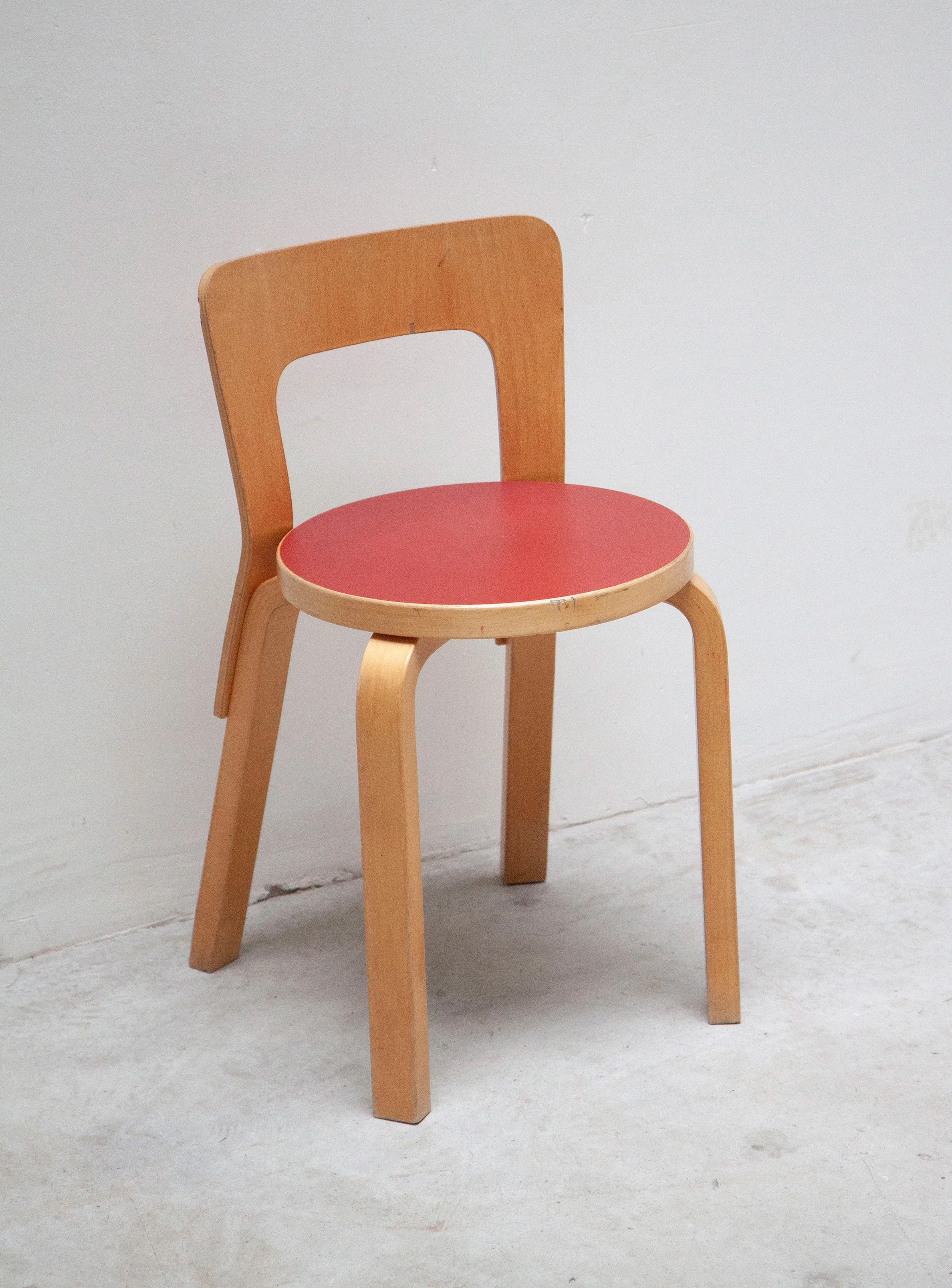Artek 65 Chair by Alvar Aalto (Red) - Image 7