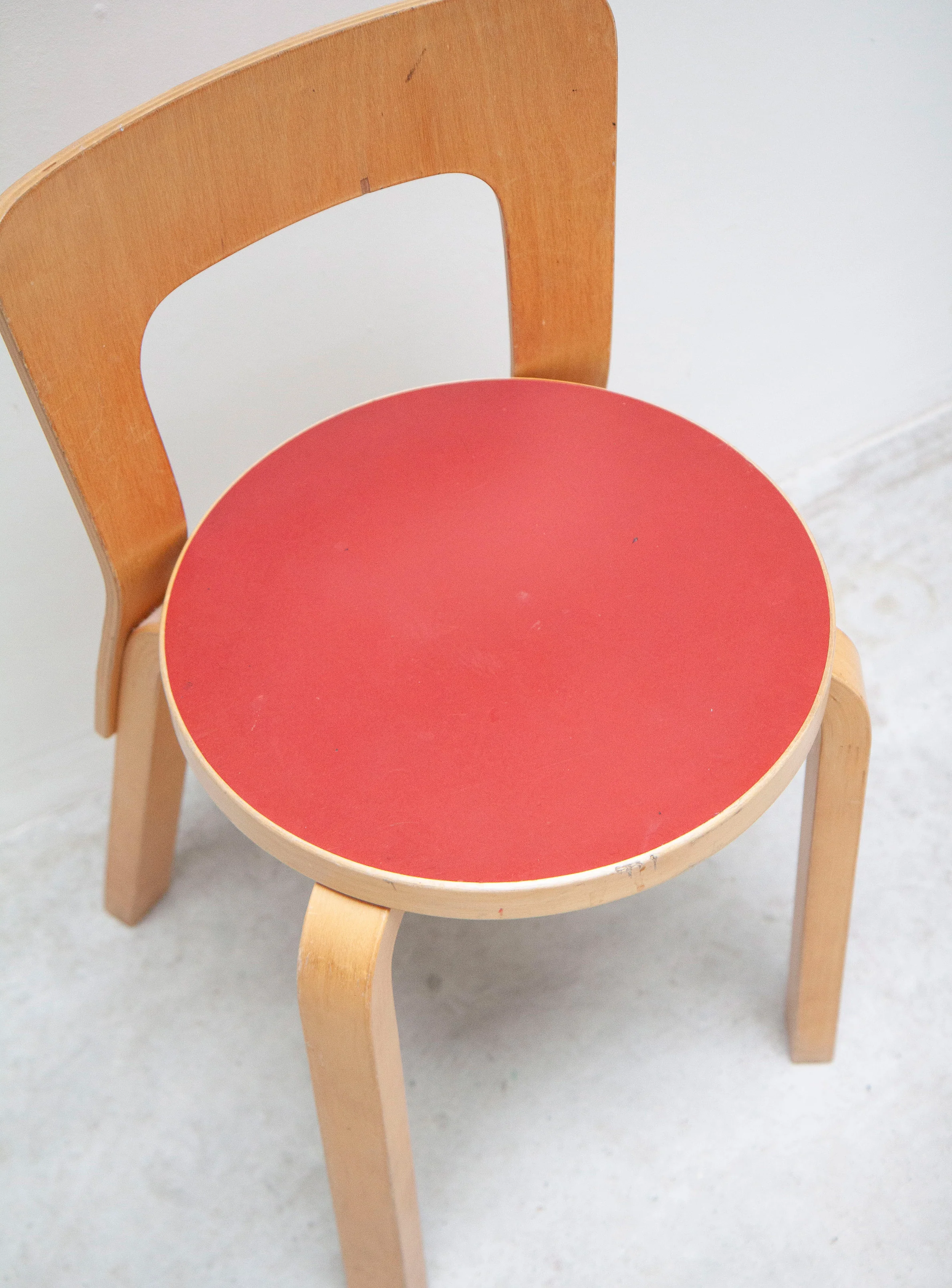 Artek 65 Chair by Alvar Aalto (Red) - Image 8