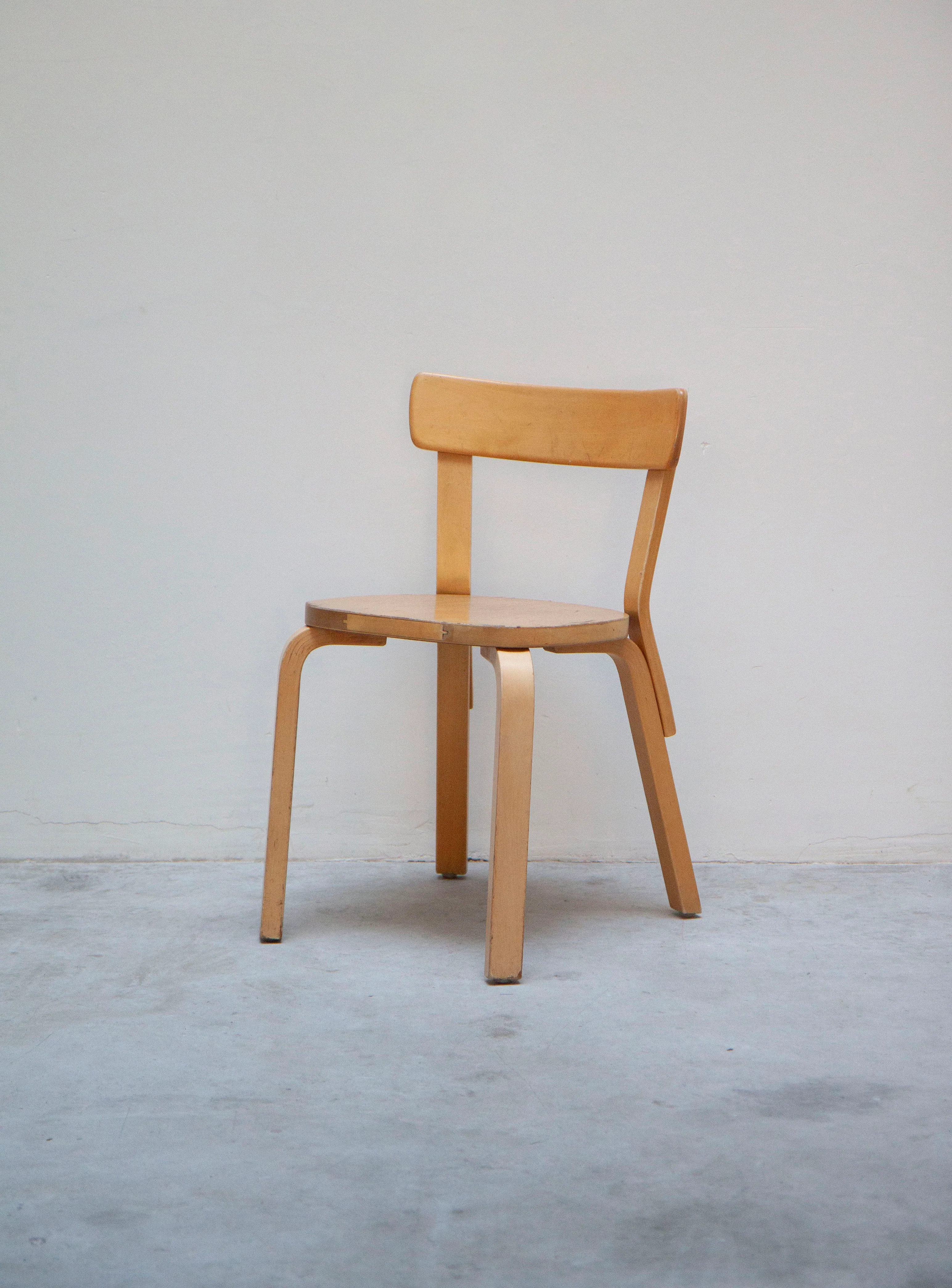 Artek 69 Chair by Alvar Aalto (1950s) - Image 3