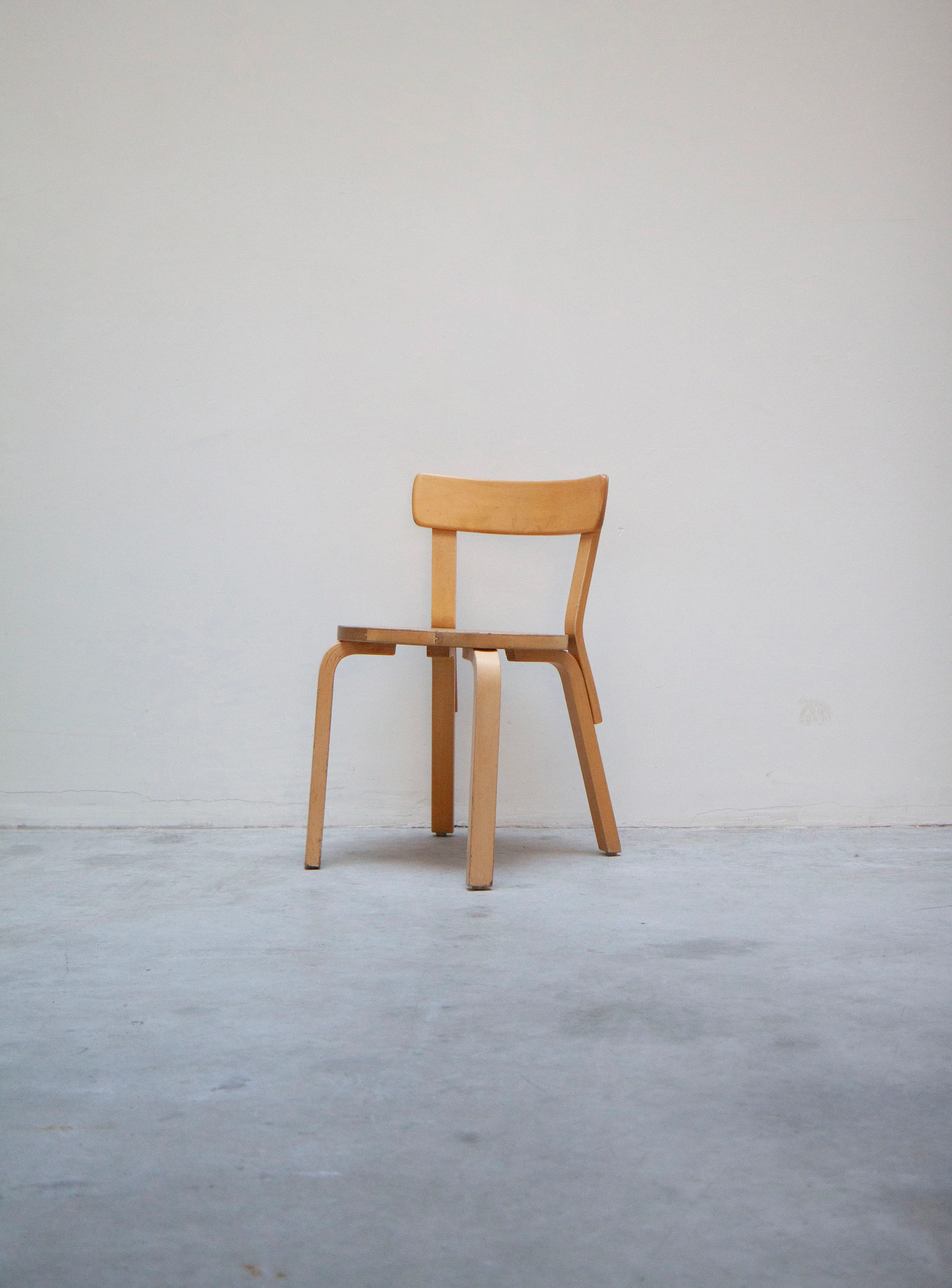 Artek 69 Chair by Alvar Aalto (1950s) - Image 4