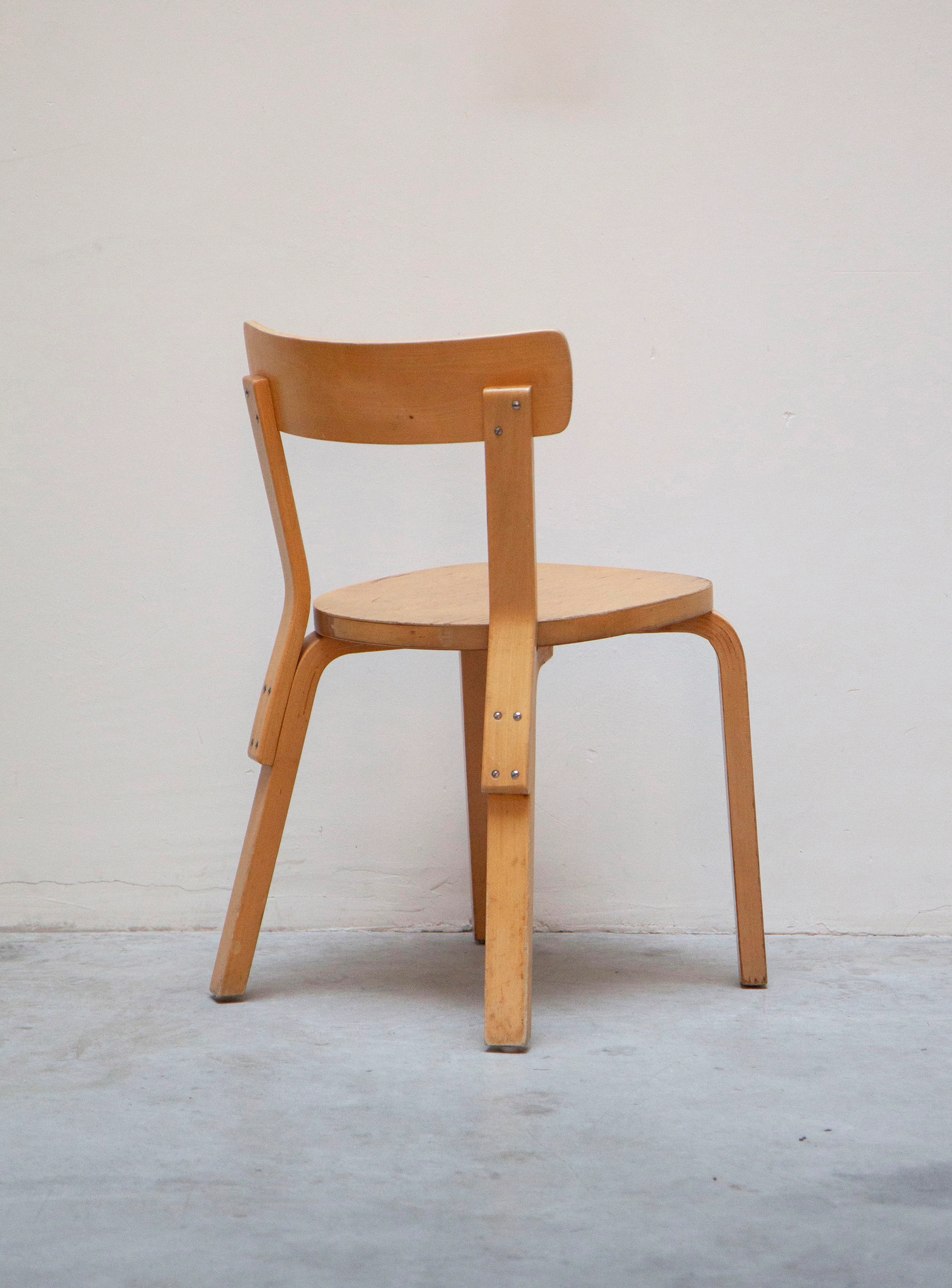 Artek 69 Chair by Alvar Aalto (1950s) - Image 9