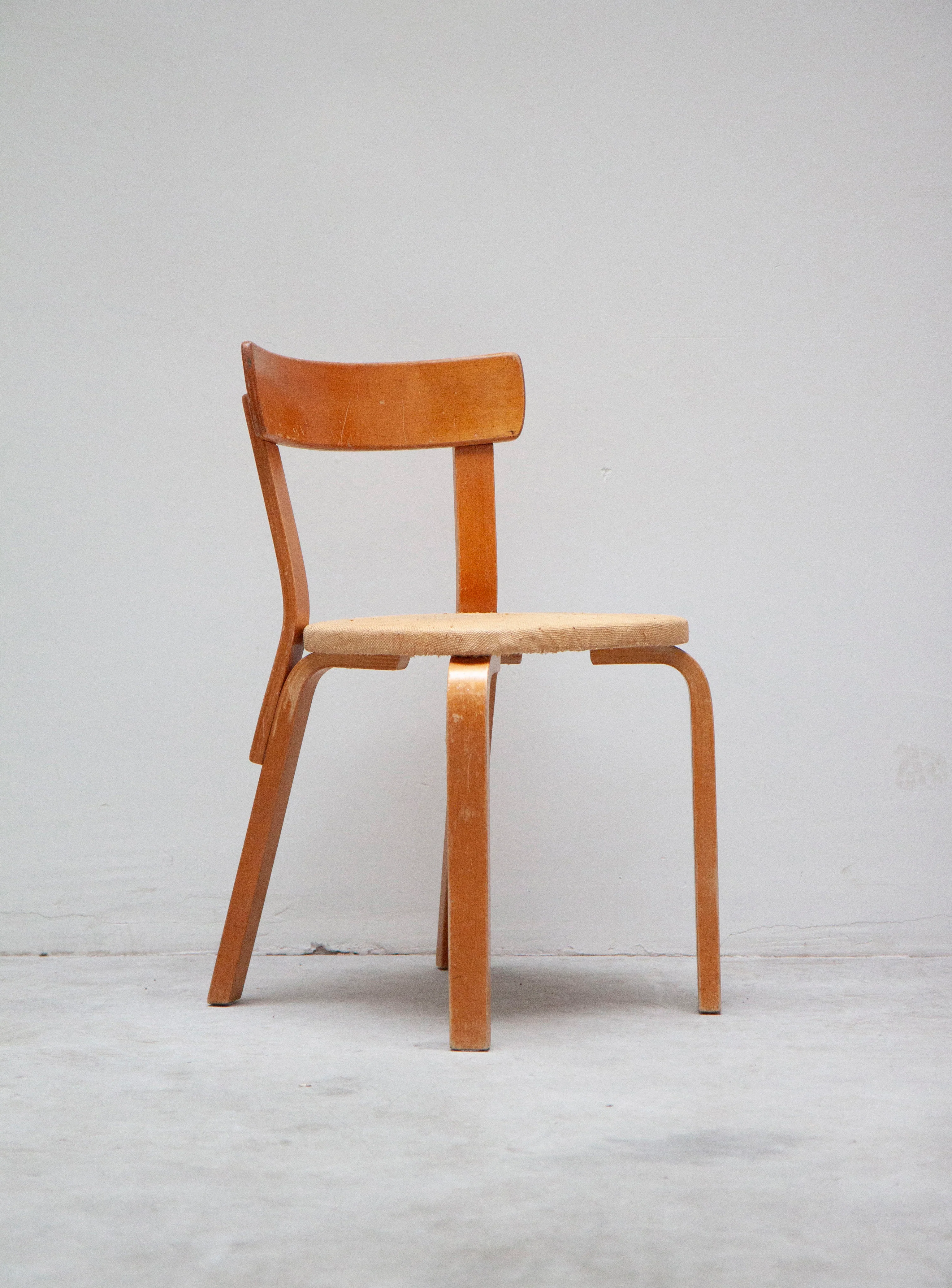 Artek 69 Chair by Alvar Aalto (Niinikangas) - Image 4