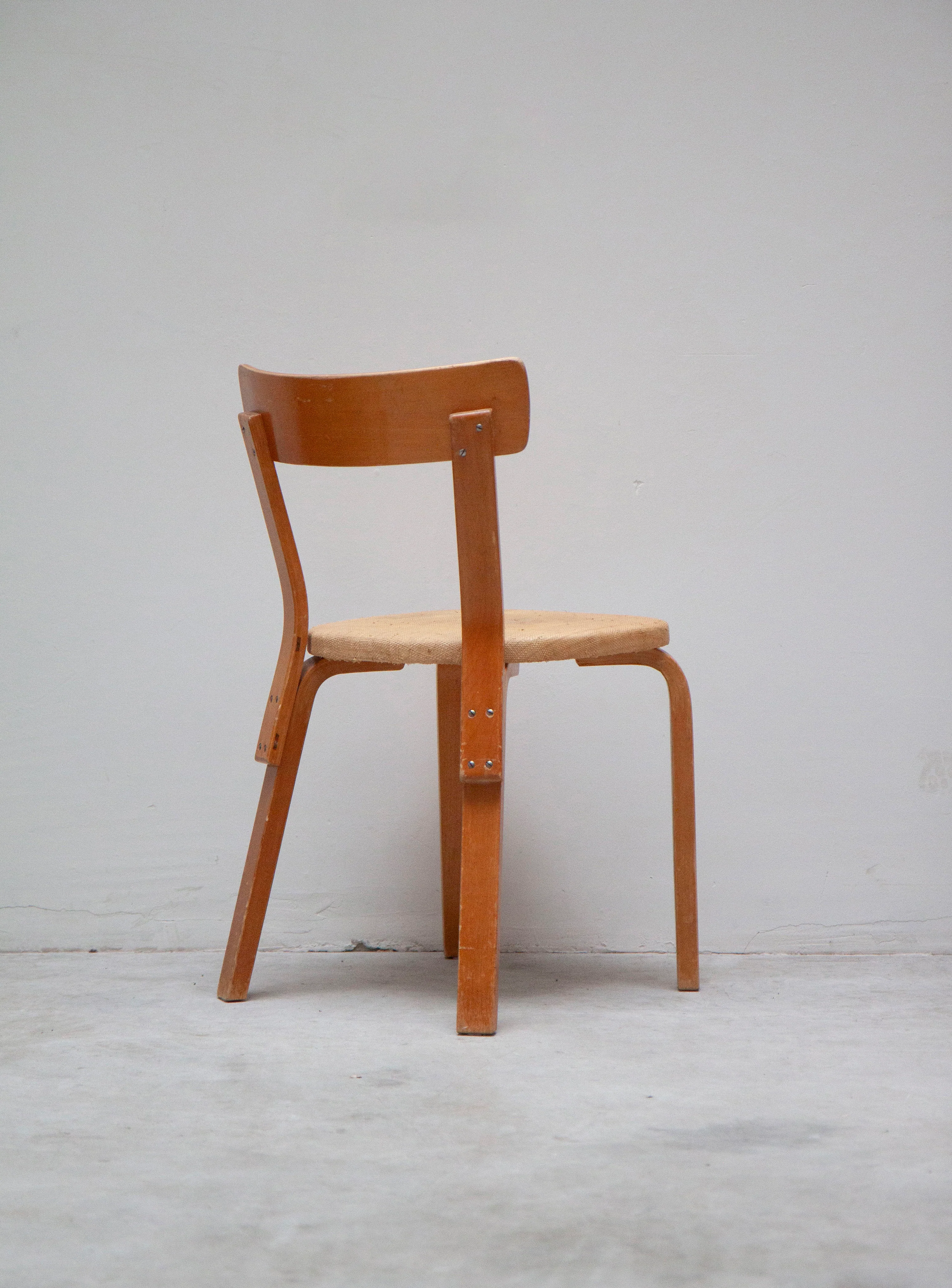 Artek 69 Chair by Alvar Aalto (Niinikangas) - Image 6