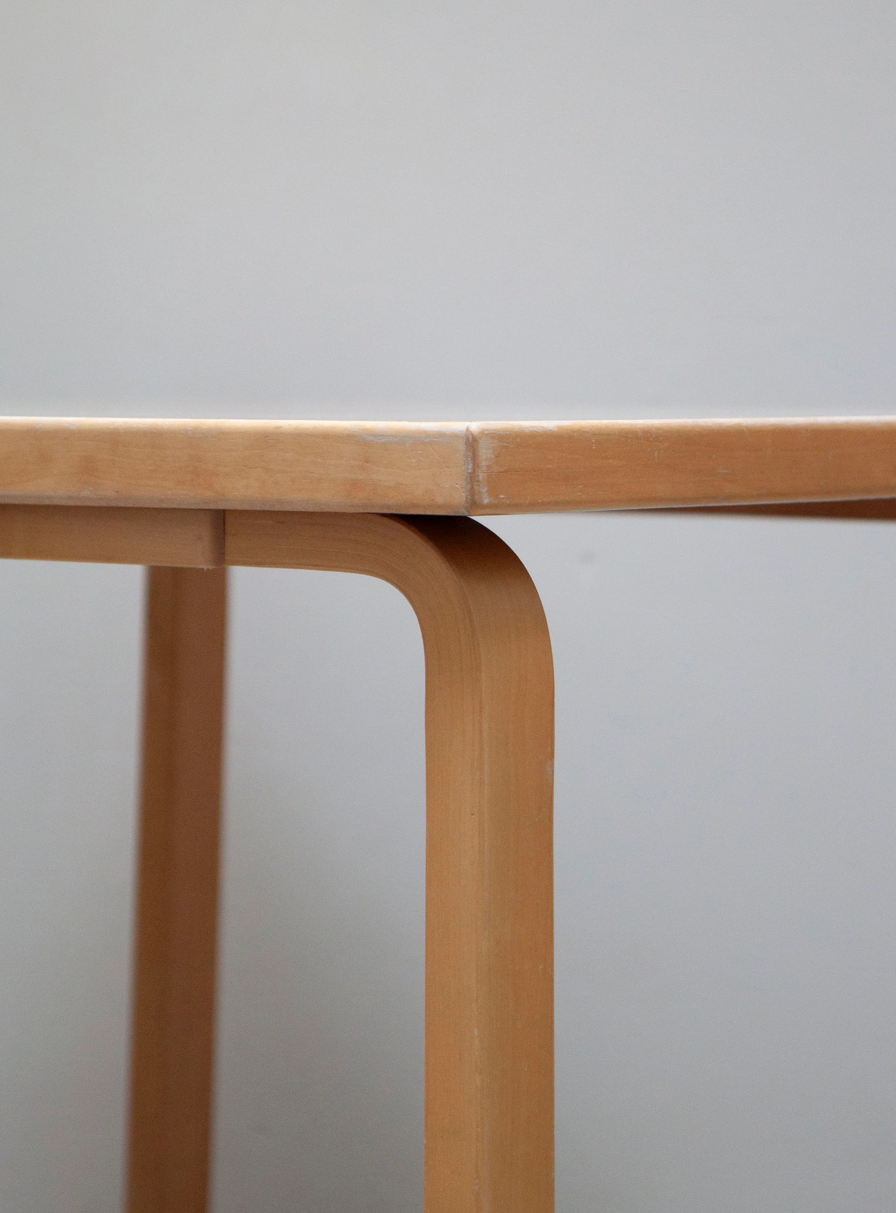 Artek 81C Dining Table by Alvar Aalto (Beige) - Image 15