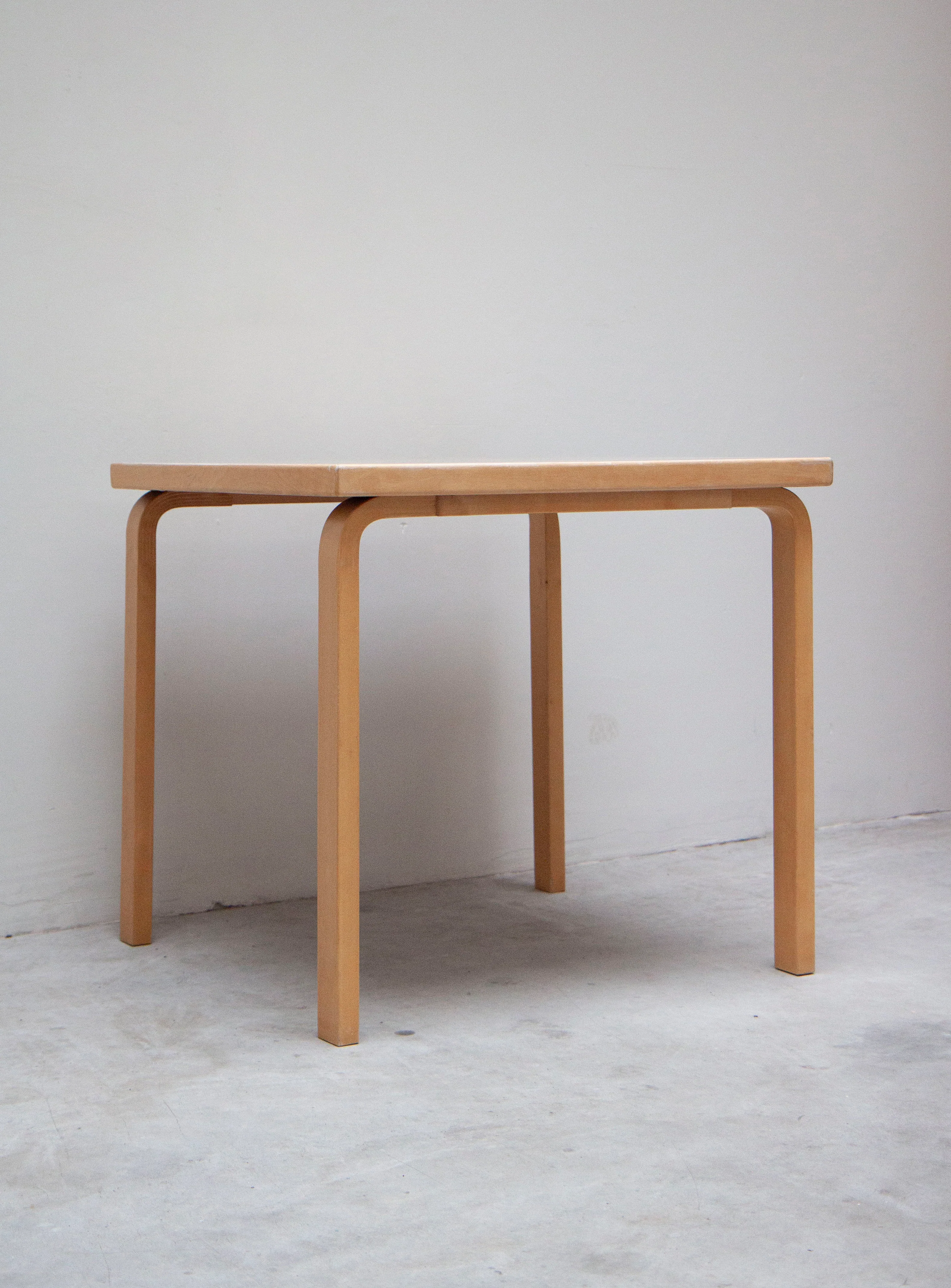 Artek 81C Dining Table by Alvar Aalto (Beige) - Image 3