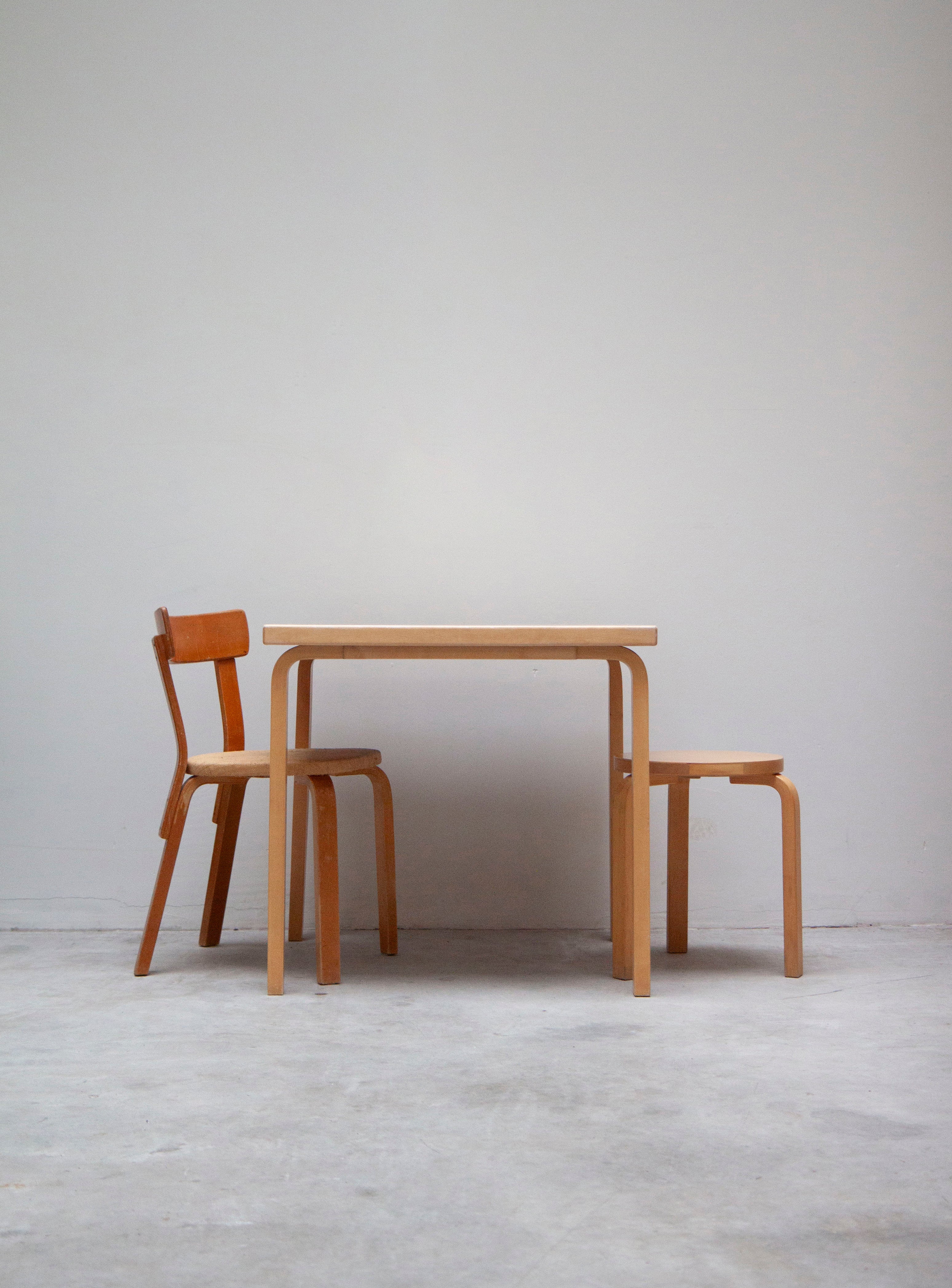 Artek 81C Dining Table by Alvar Aalto (Beige) - Image 4