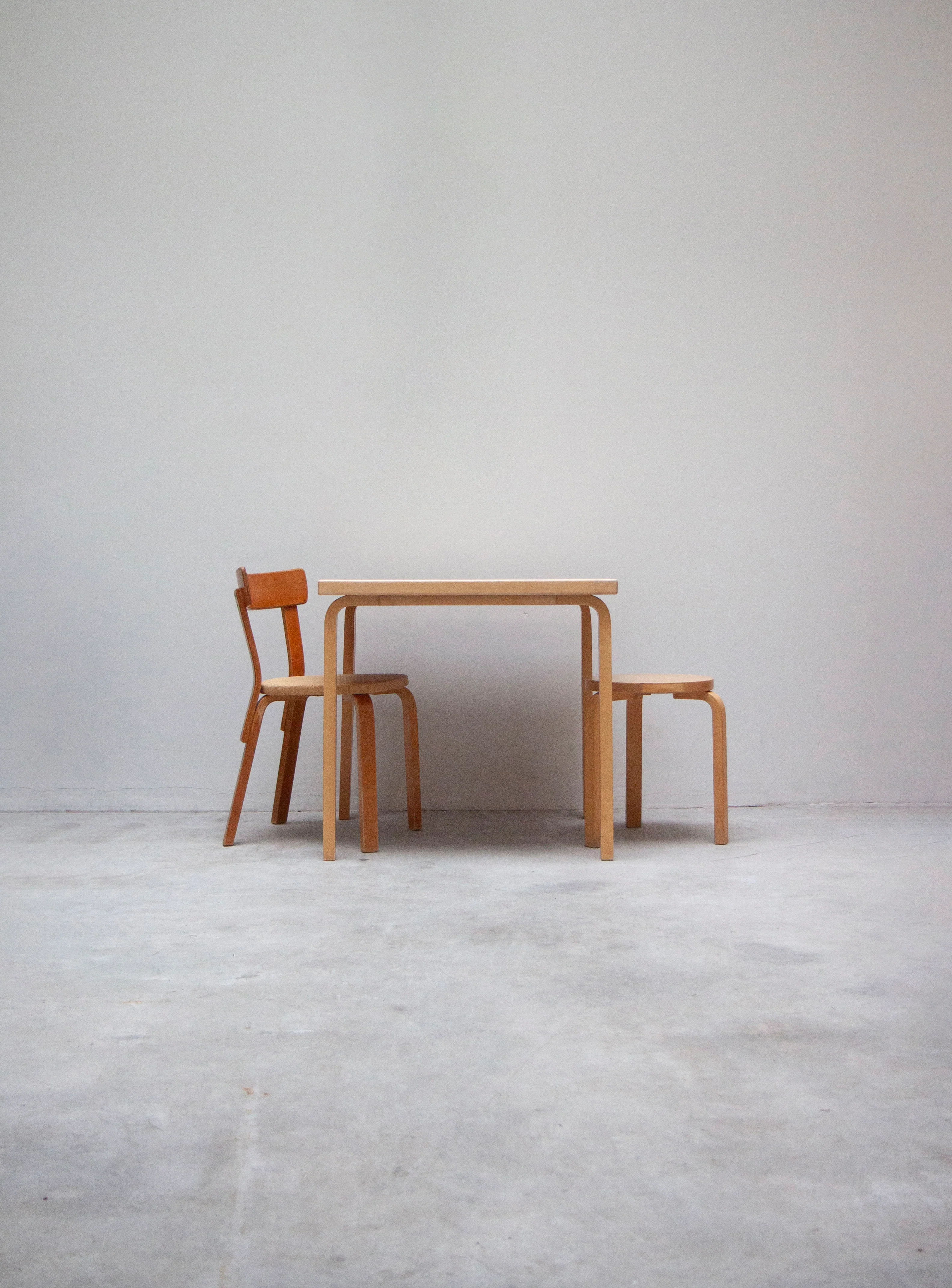 Artek 81C Dining Table by Alvar Aalto (Beige) - Image 8